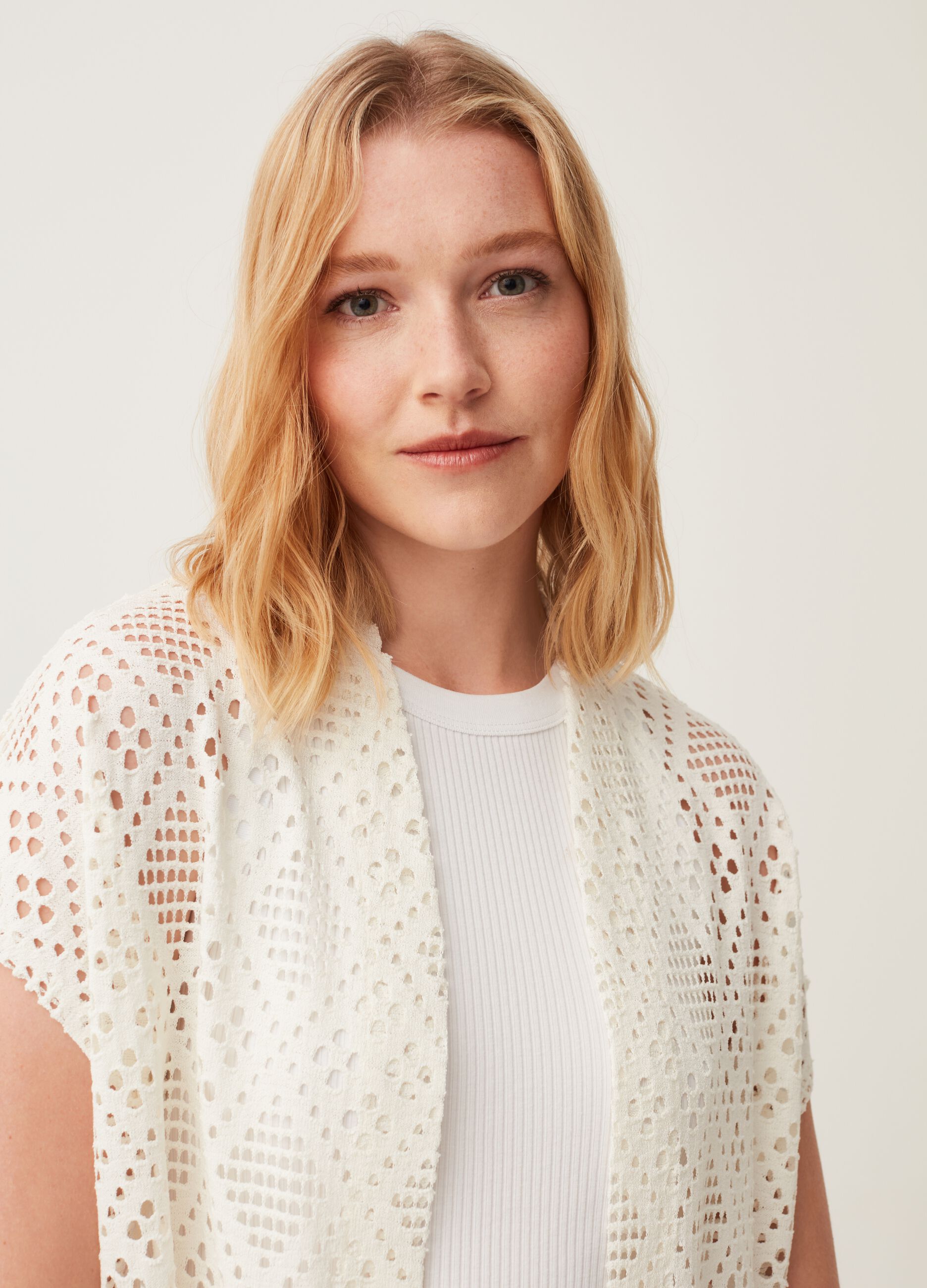 Cardigan crochet con maniche a kimono_3