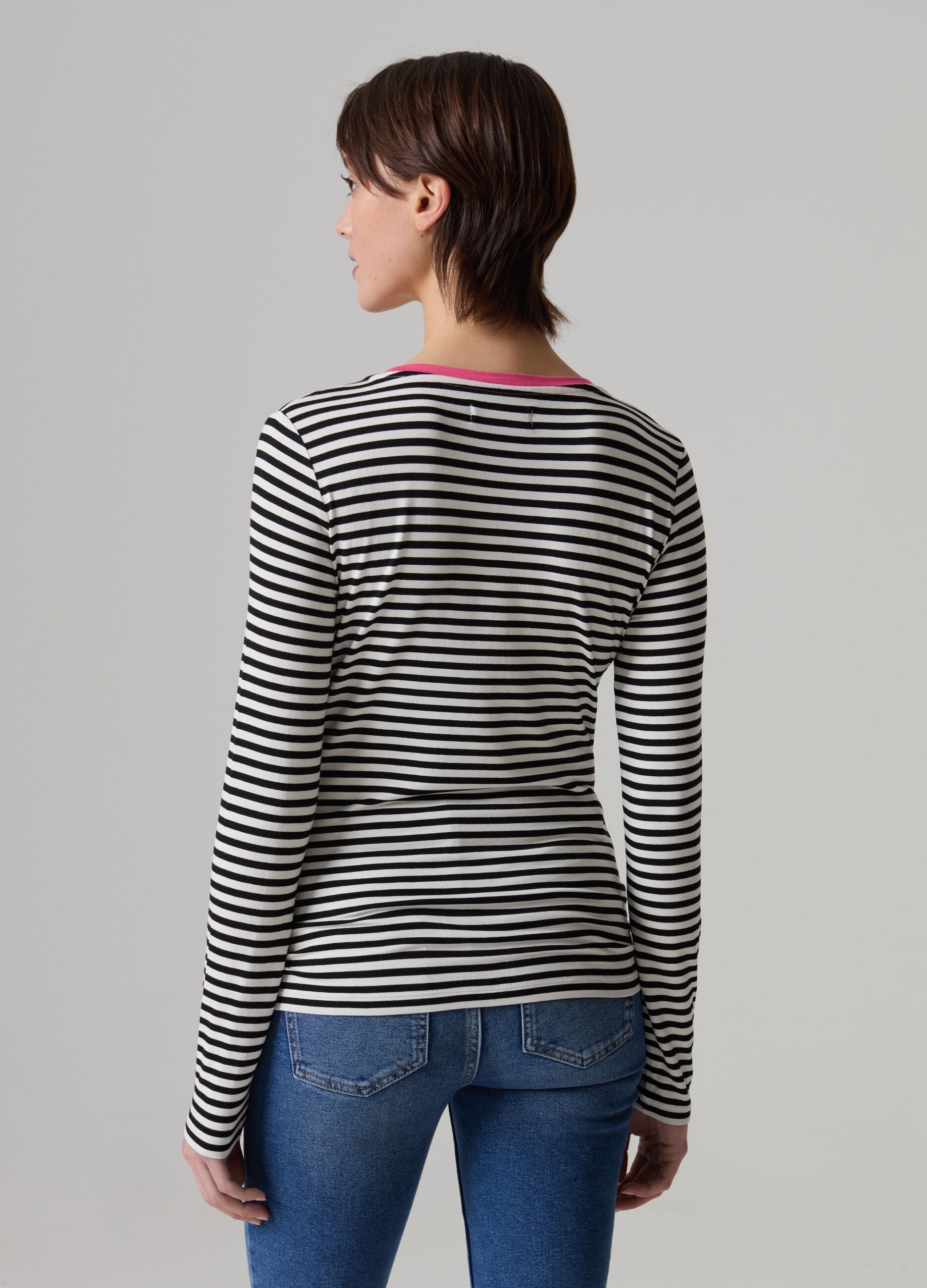 T-shirt a righe con profilo a contrasto