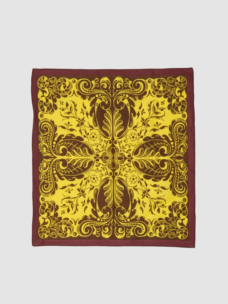 Foulard rosso in puro cotone con stampa ornamentale_2