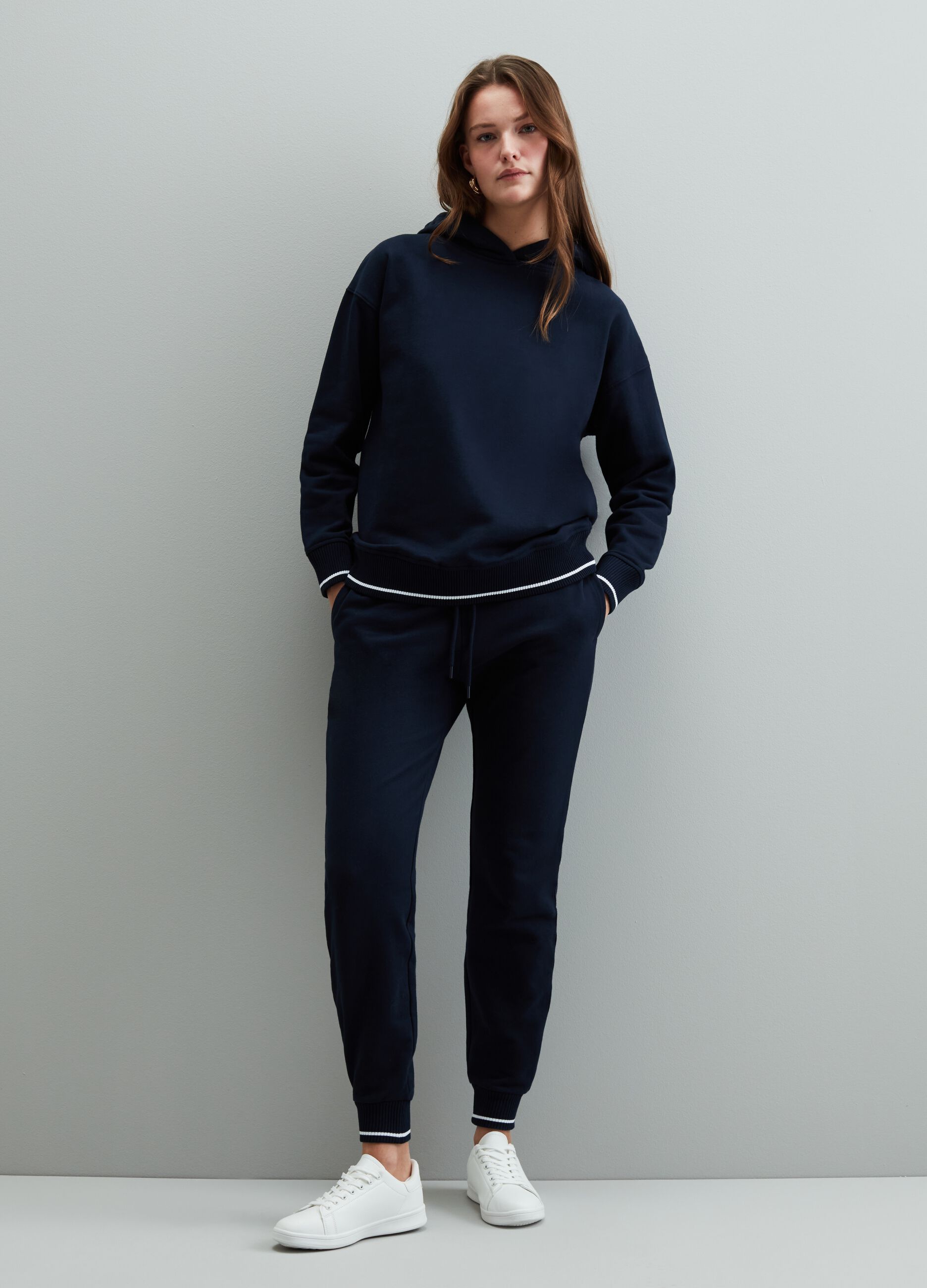 Fleece joggers with contrasting trim