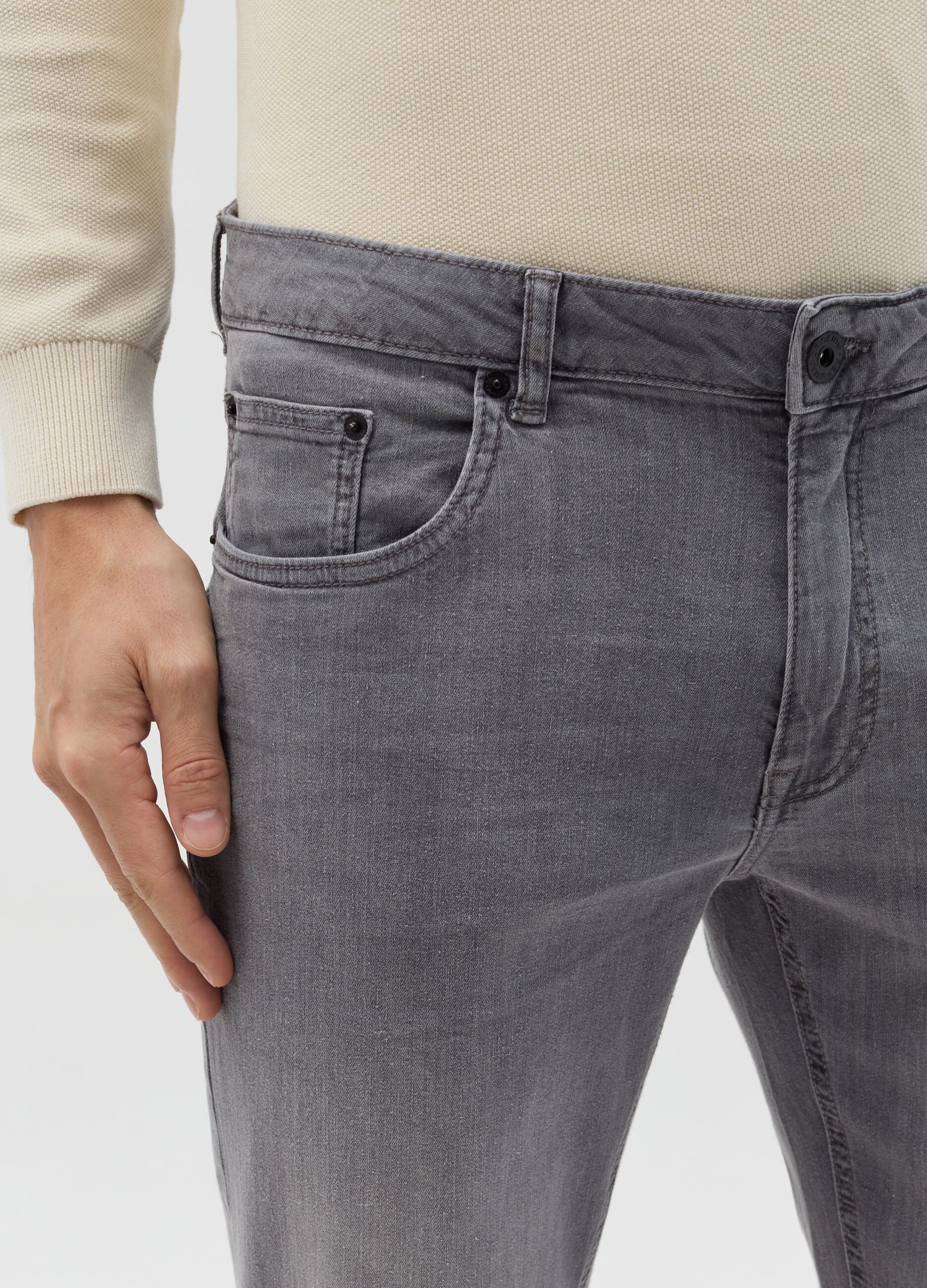 Slim-fit jeans with five pockets