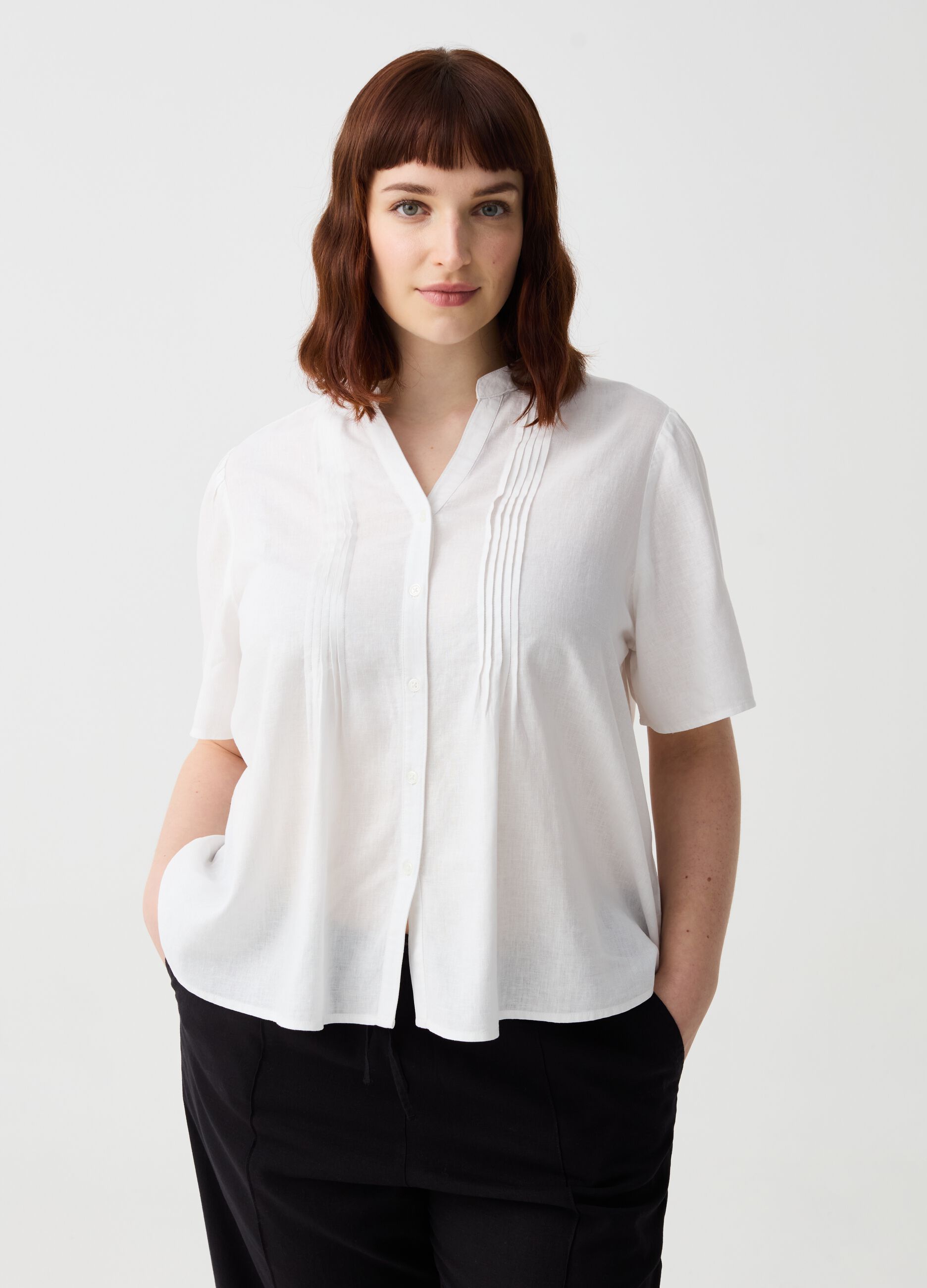 Curvy blouse in linen and viscose with buttons