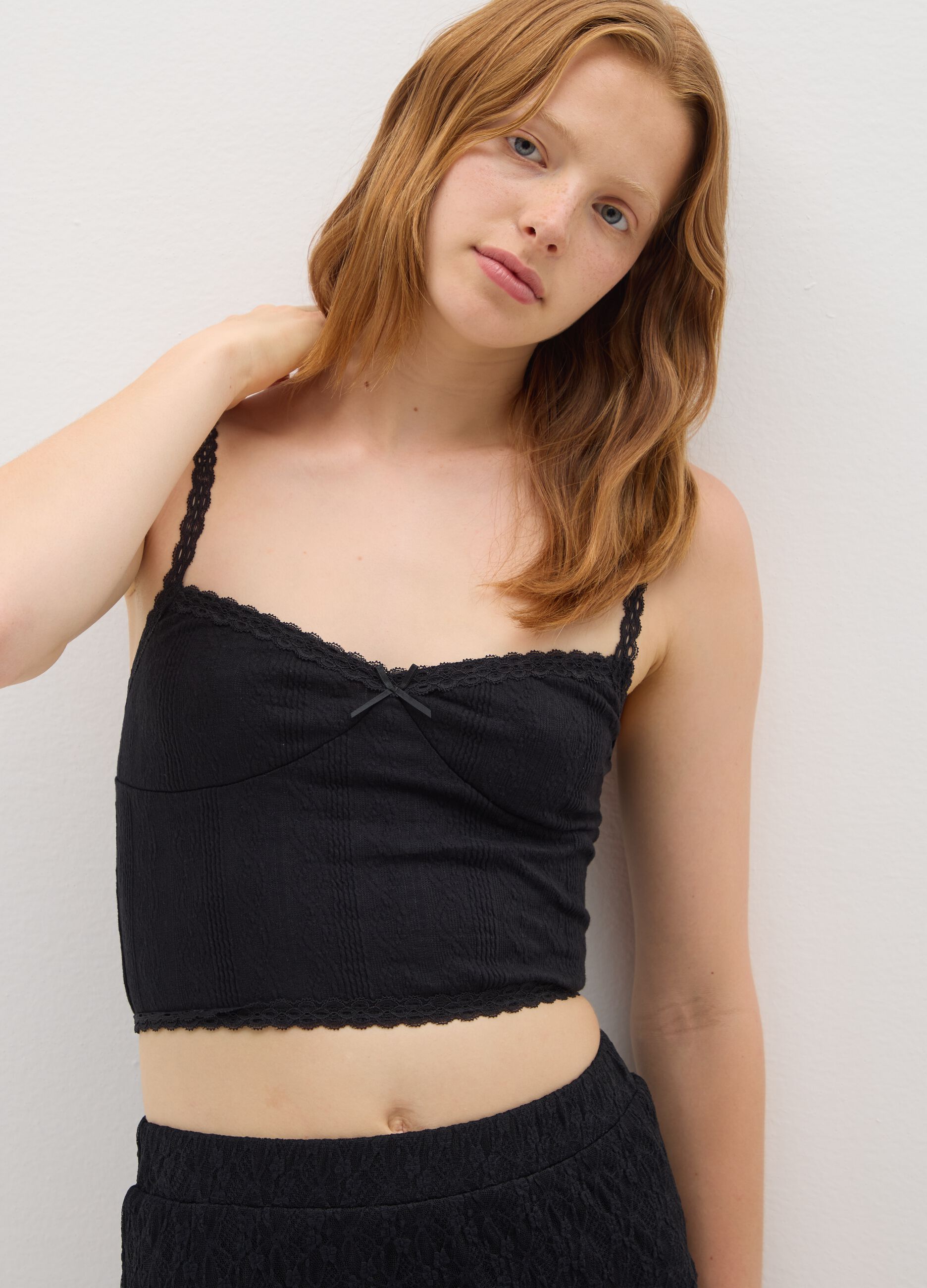 Top da donna nero con pizzo