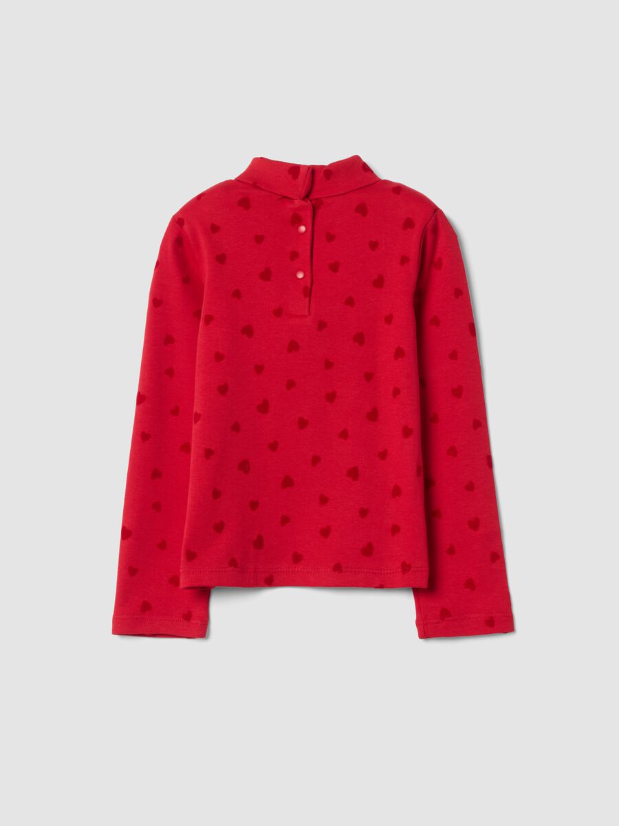 Maglietta rossa in puro cotone dolcevita con stampa cuori_1