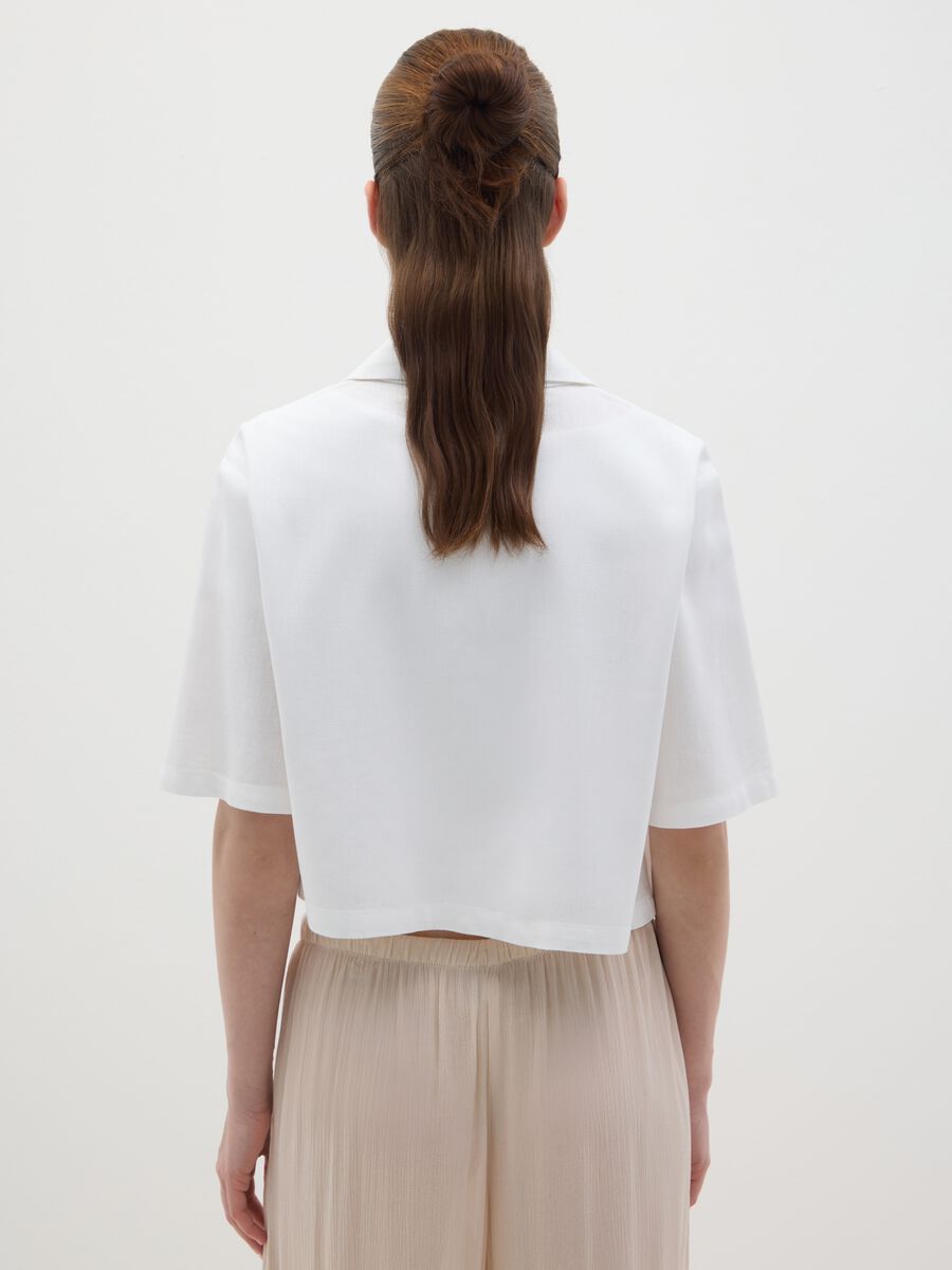 Women's white short shirt regular fit with lace details_3
