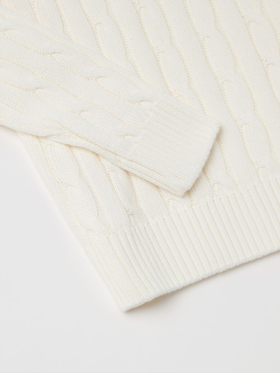 Cable-knit pullover with V neck_5