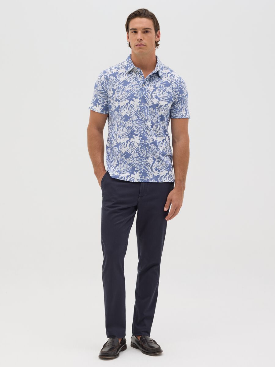 Polo a maniche corte blu con stampa floreale BST_1