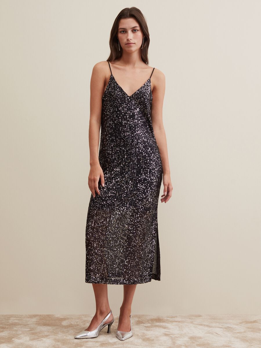 Abito midi in paillettes con spacco_2