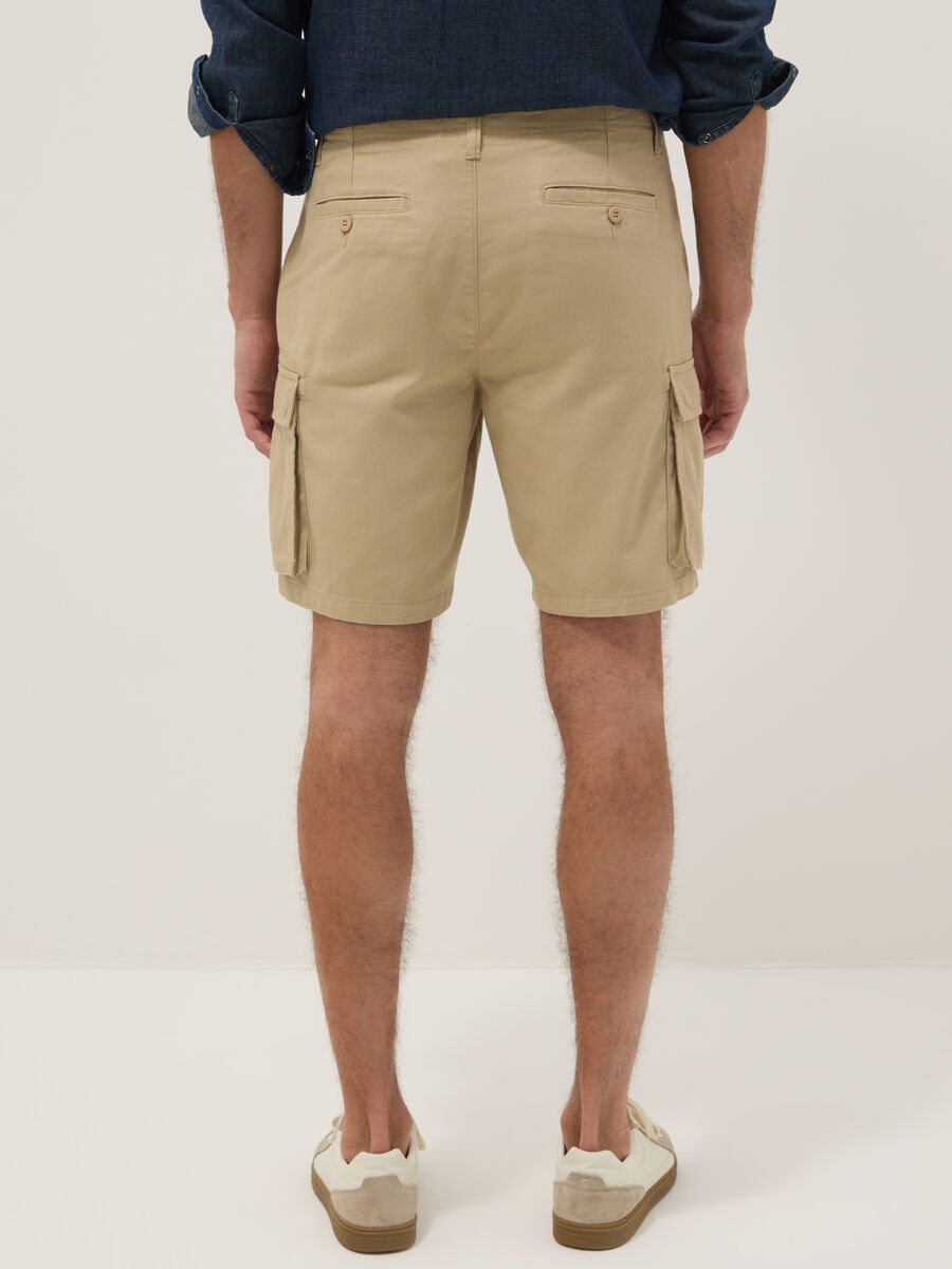Beige cotton cargo Bermuda shorts, regular fit_2