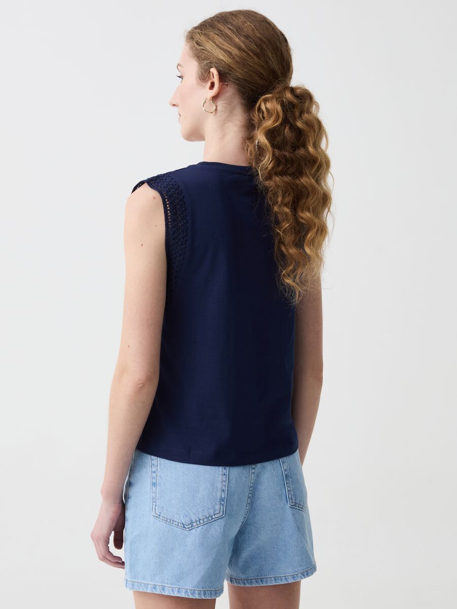 Sleeveless top with embroidered trims_2