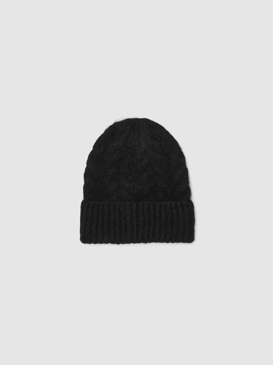 Knitted Black Hat_0