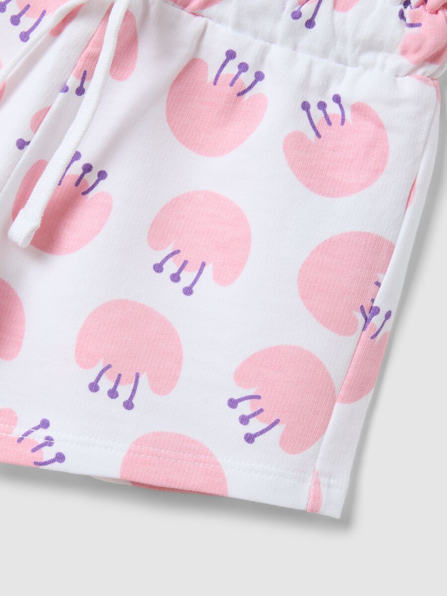 White cotton shorts for girls, regular fit with prints_3