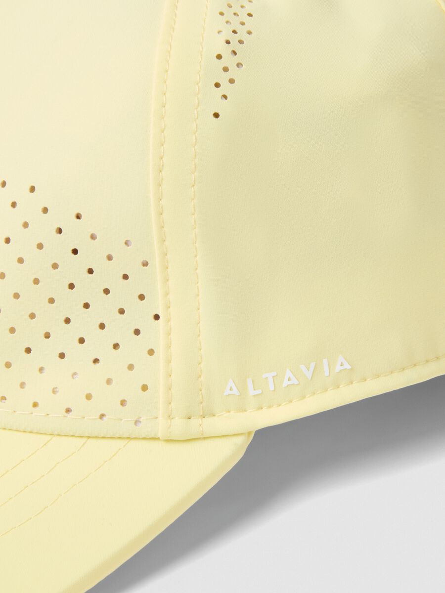 Cappellino sportivo giallo in tessuto elasticizzato con visiera ALTAVIA COURT_2