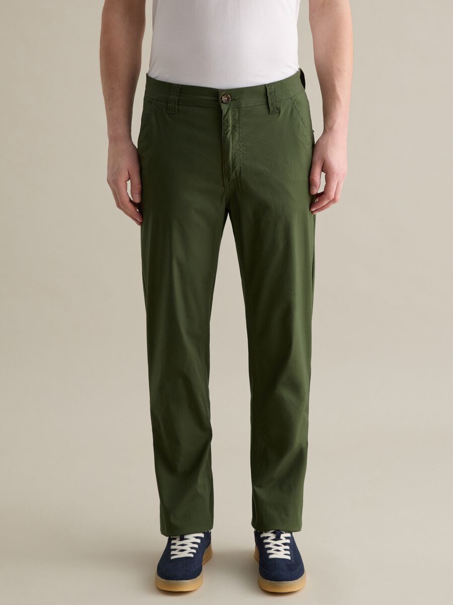 Green chino trousers in stretch cotton with pockets_1