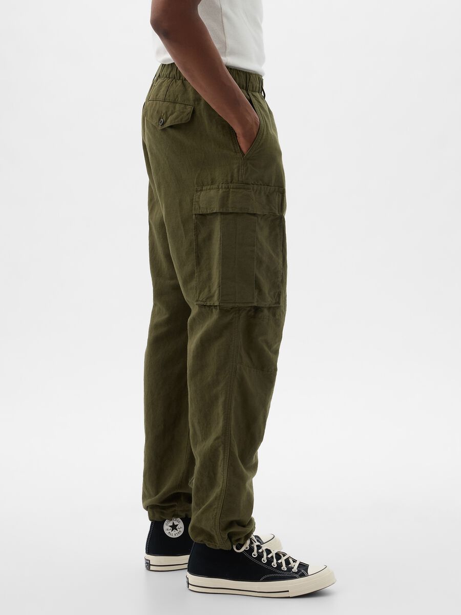 Cargo parachute trousers in linen and cotton_1