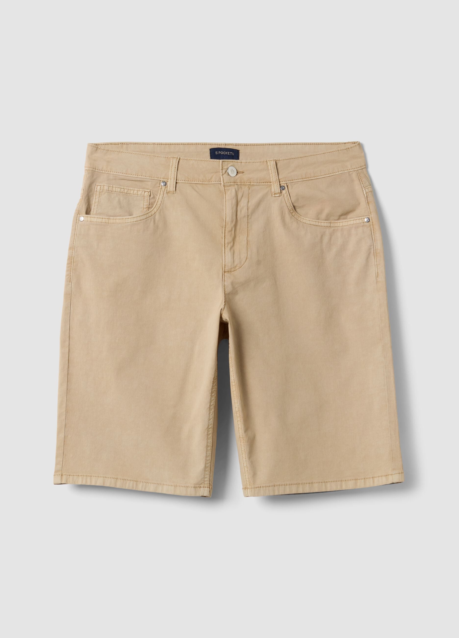 Bermuda beige in cotone elasticizzato a cinque tasche