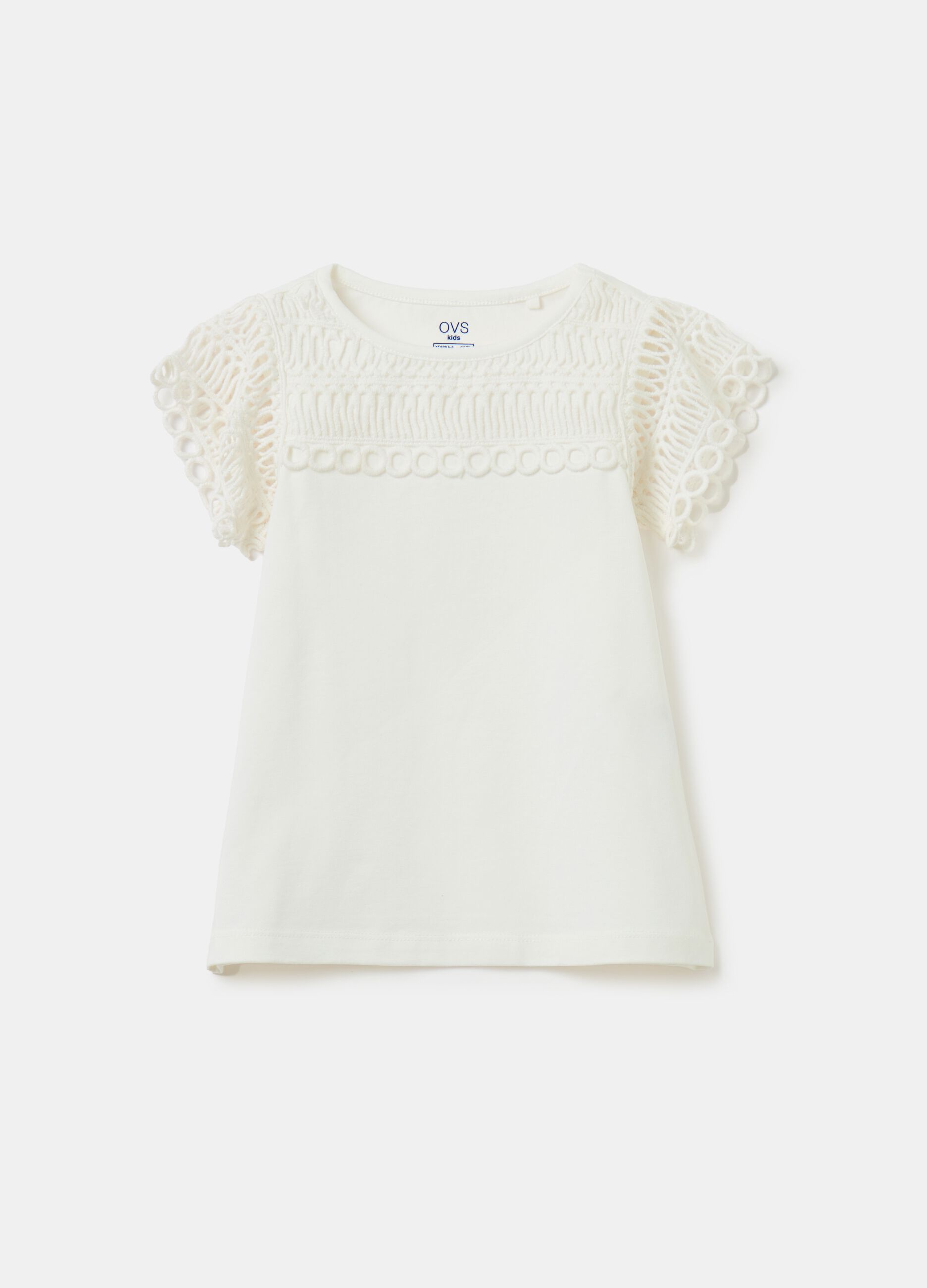 T-shirt with crochet application