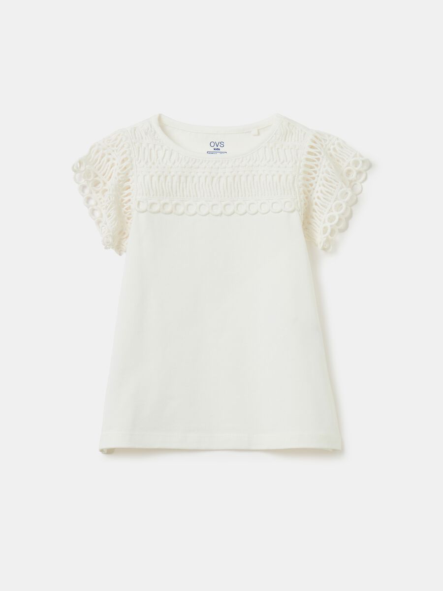 T-shirt with crochet application_0
