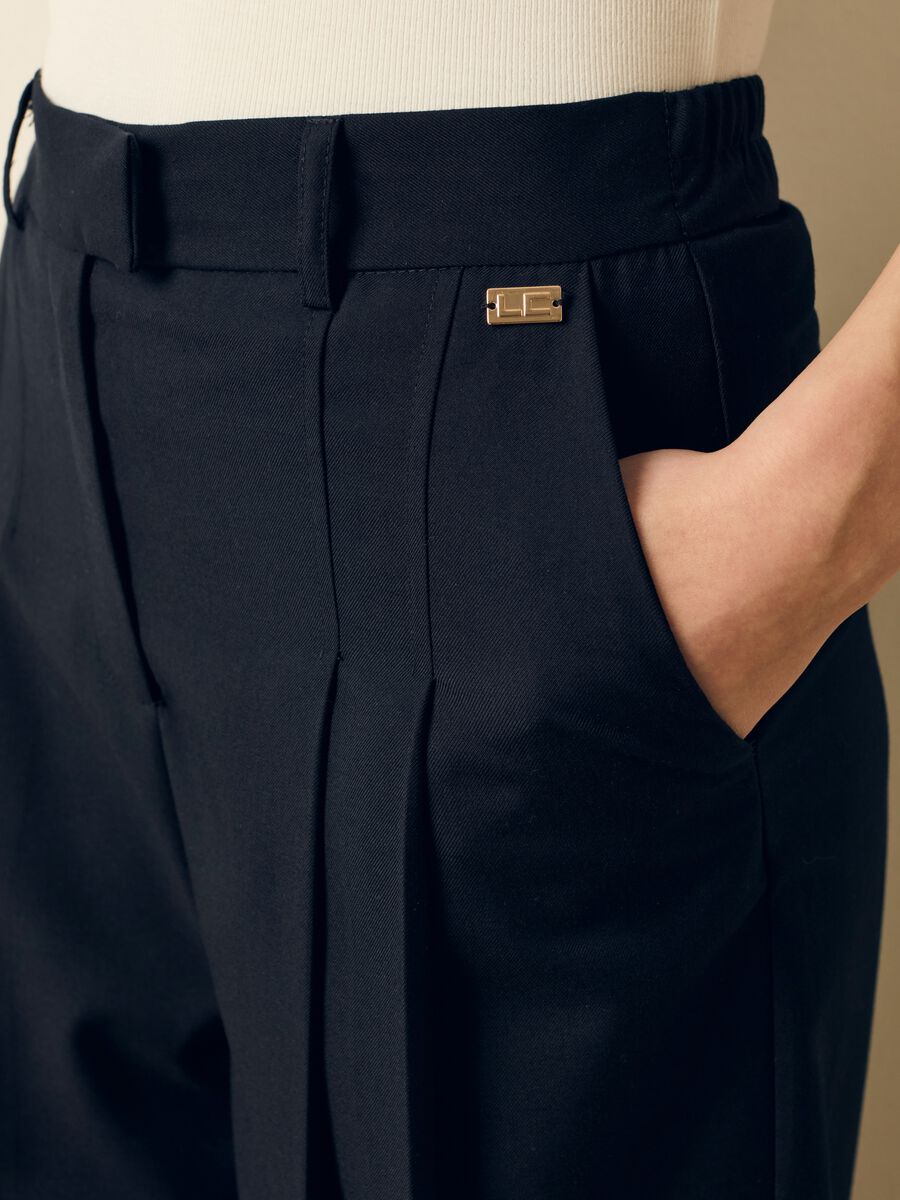 Wide-leg cropped trousers with darts_2