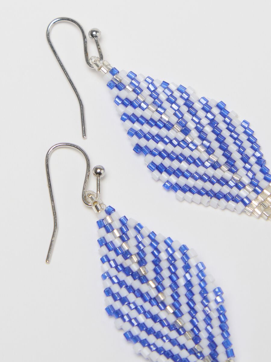 White and blue diamond-shaped pendant earrings_1