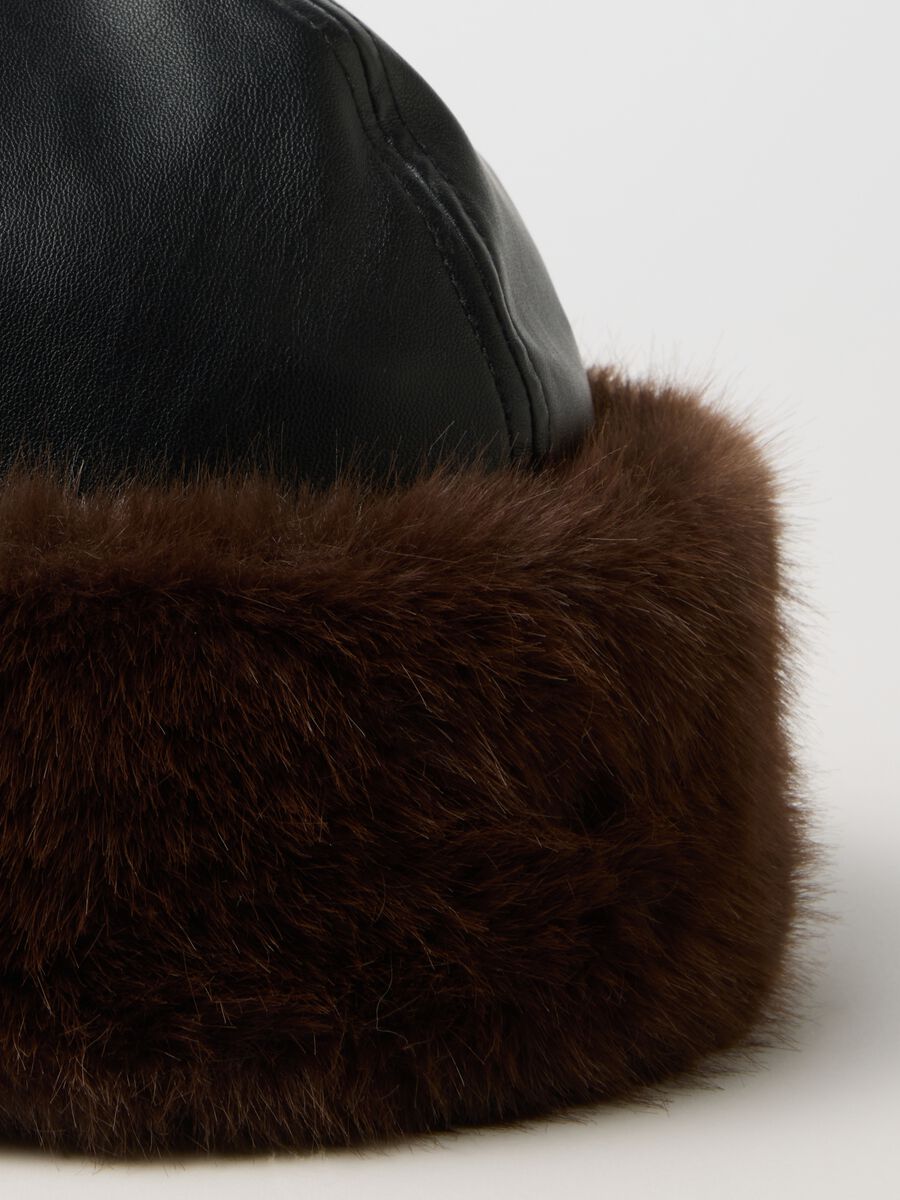 Cappello nero con bordo marrone_2
