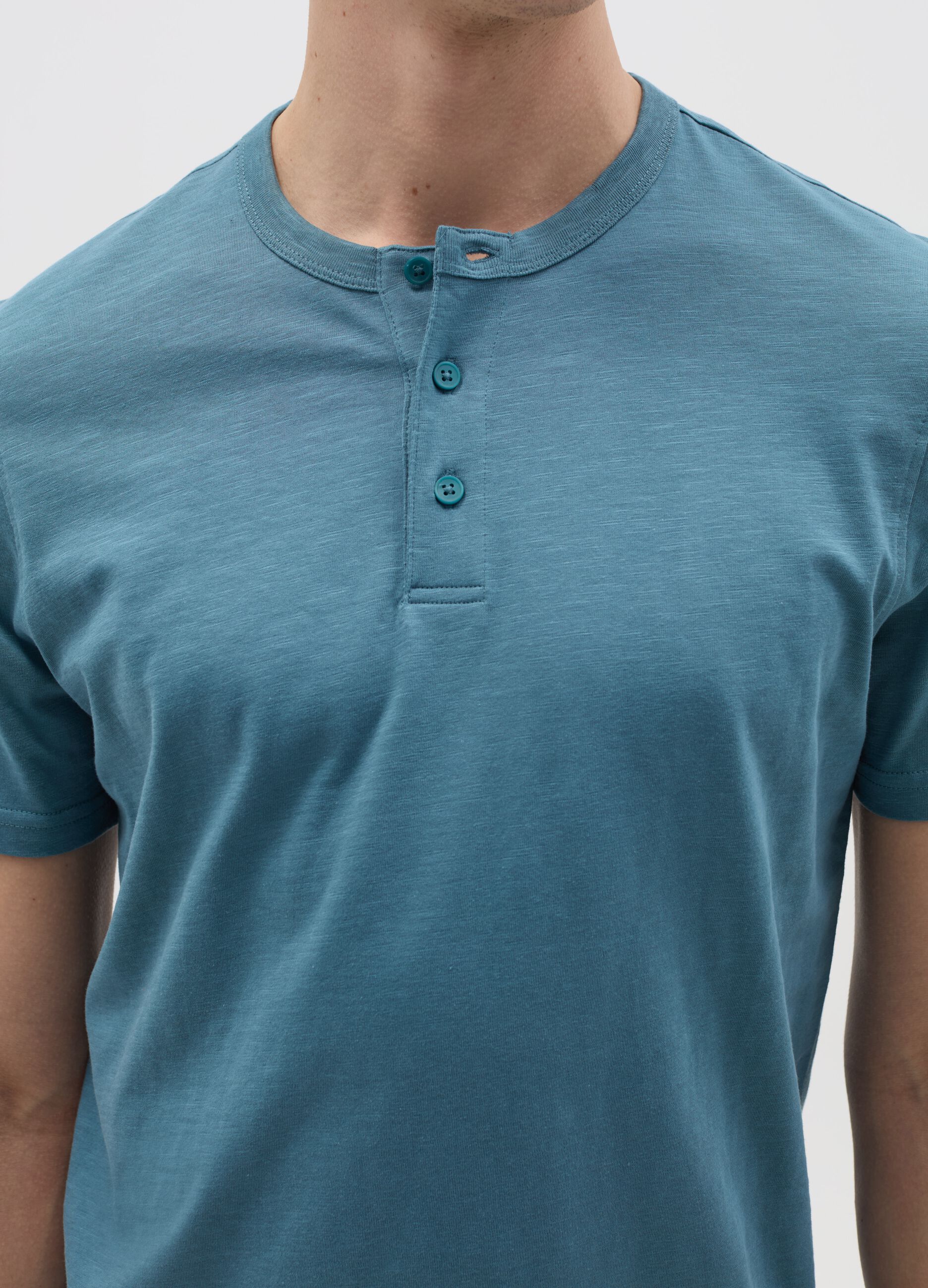 T-shirt in cotone scollo serafino