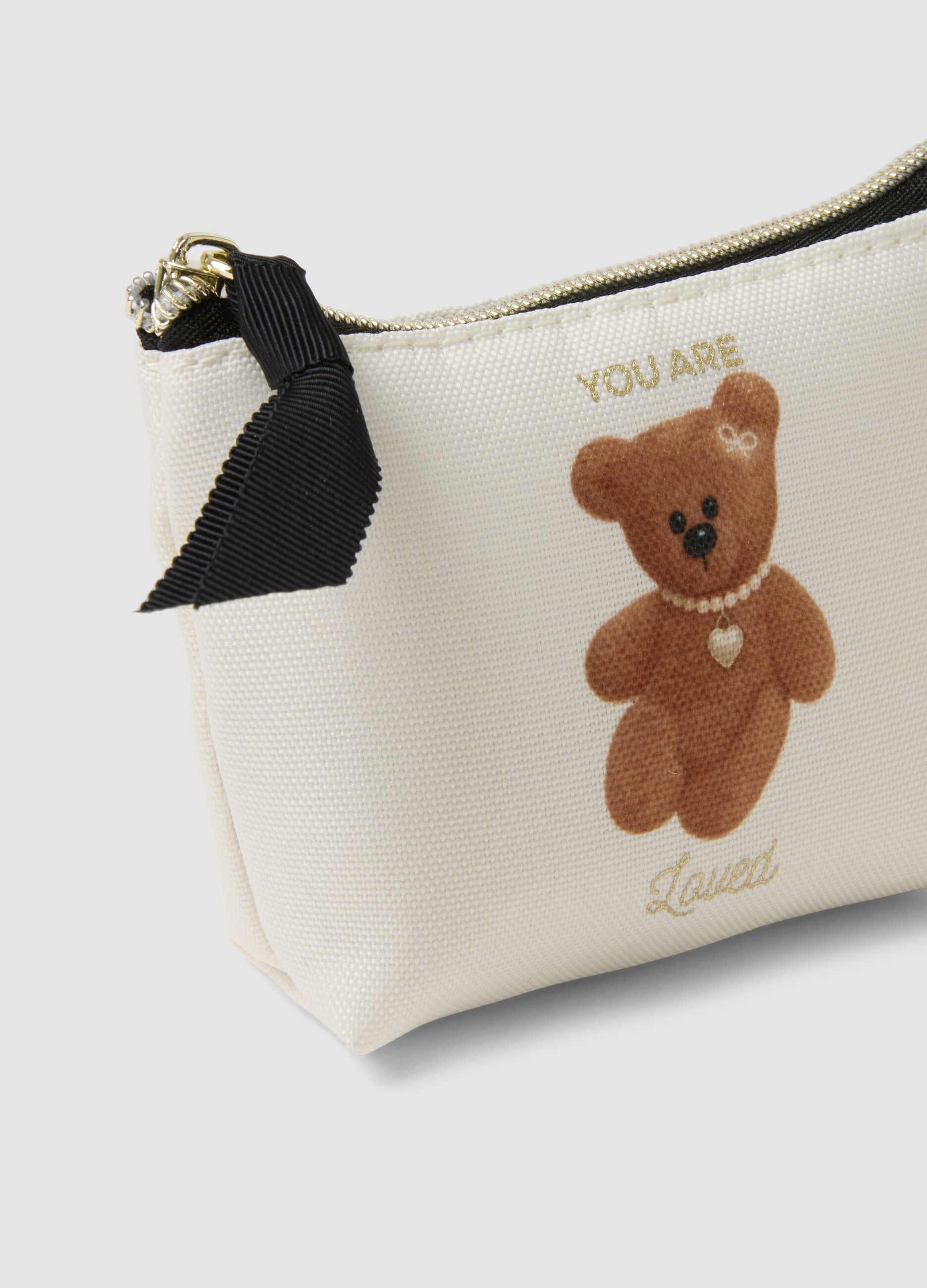 White pouch with teddy print