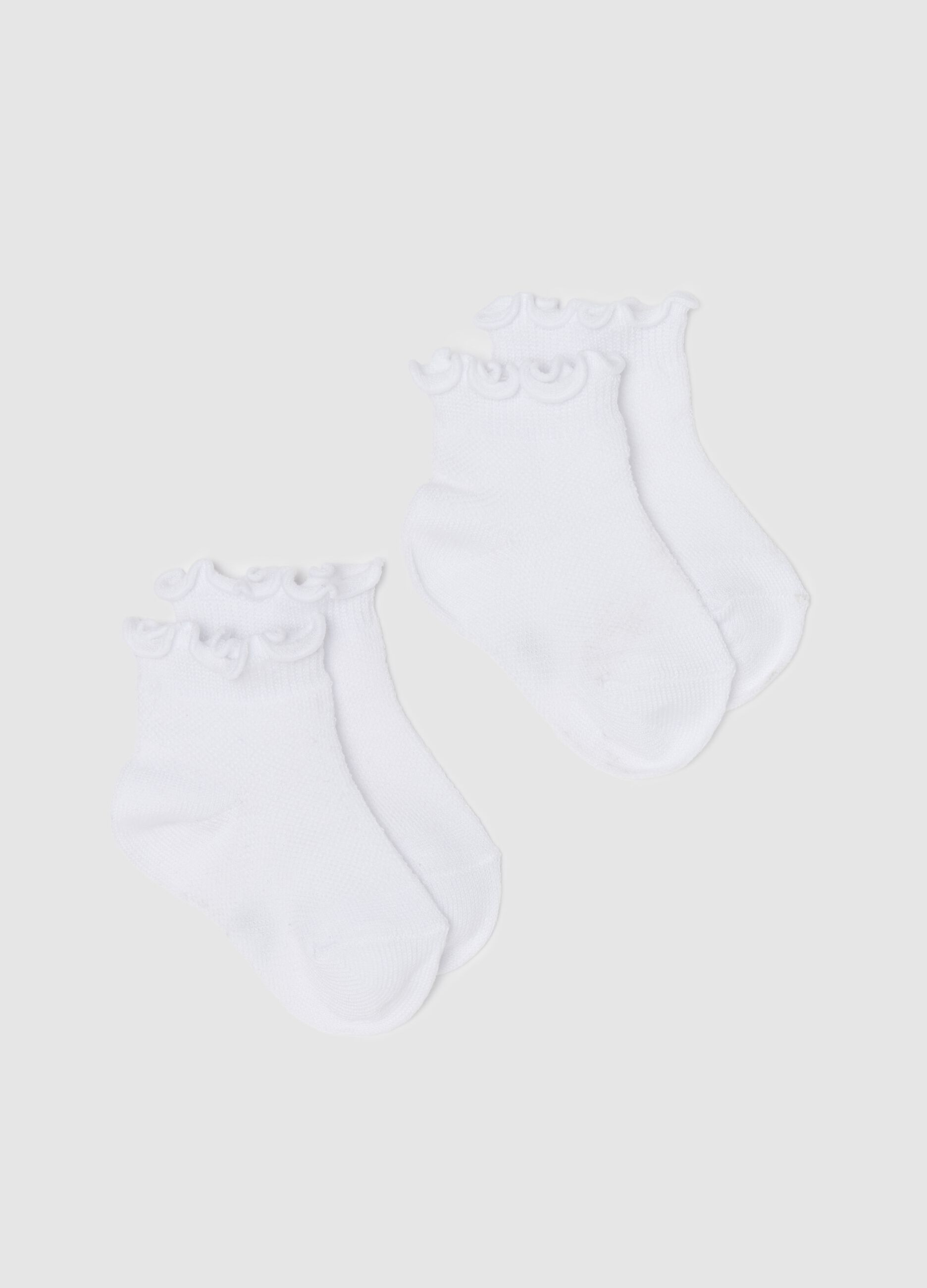 Two-pair pack short socks with wavy edge