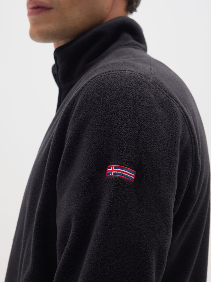Black fleece regular fit zip jumper_3