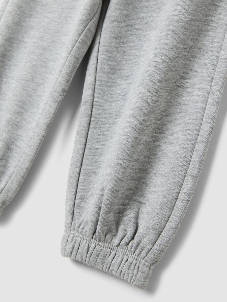 Pantaloni jogger grigio melange in puro cotone organico_3
