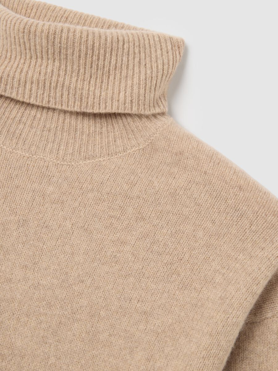 Maglione a collo alto in pura lana beige regular fit_5
