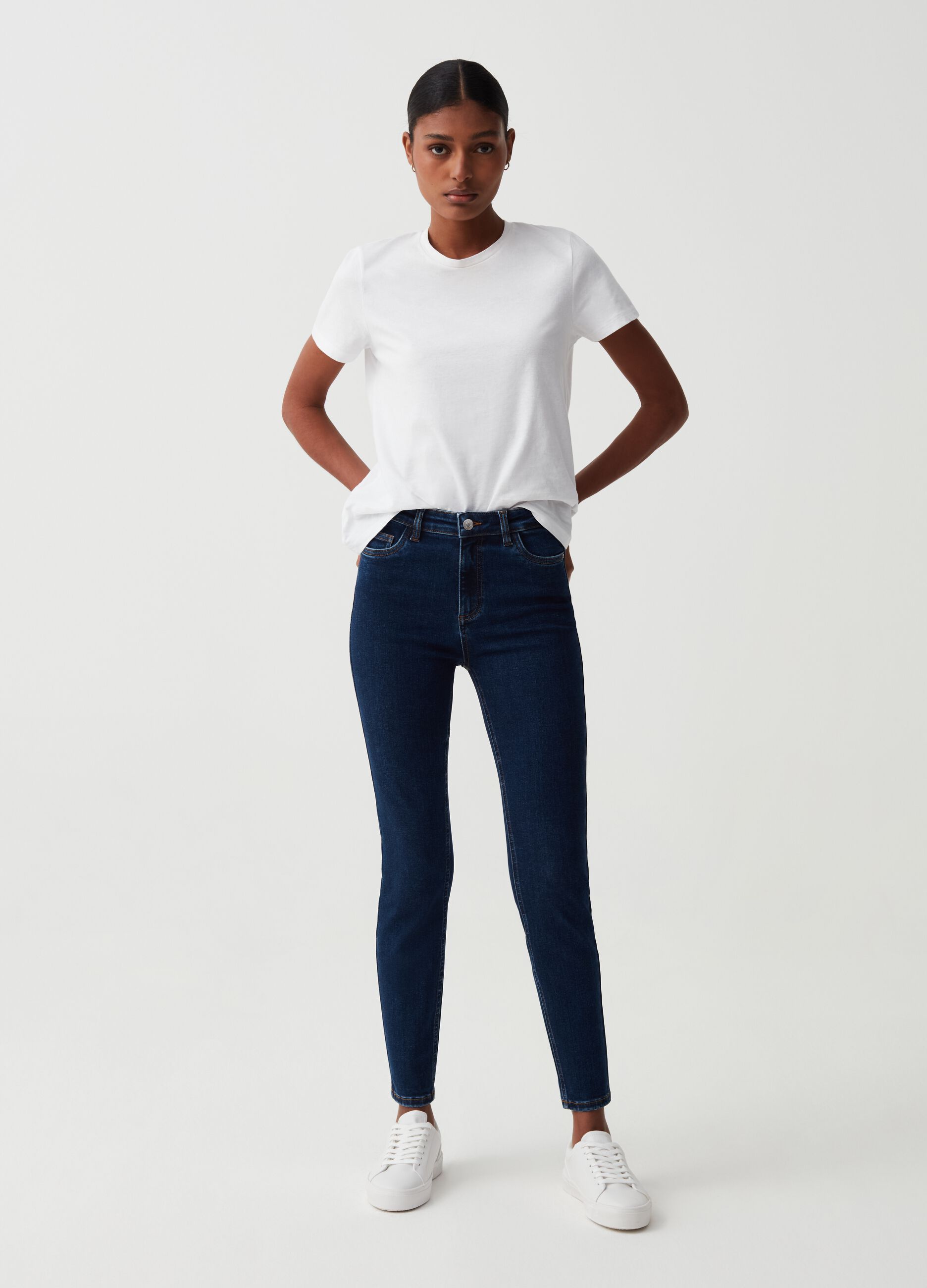 Skinny-fit stretch jeans with five pockets