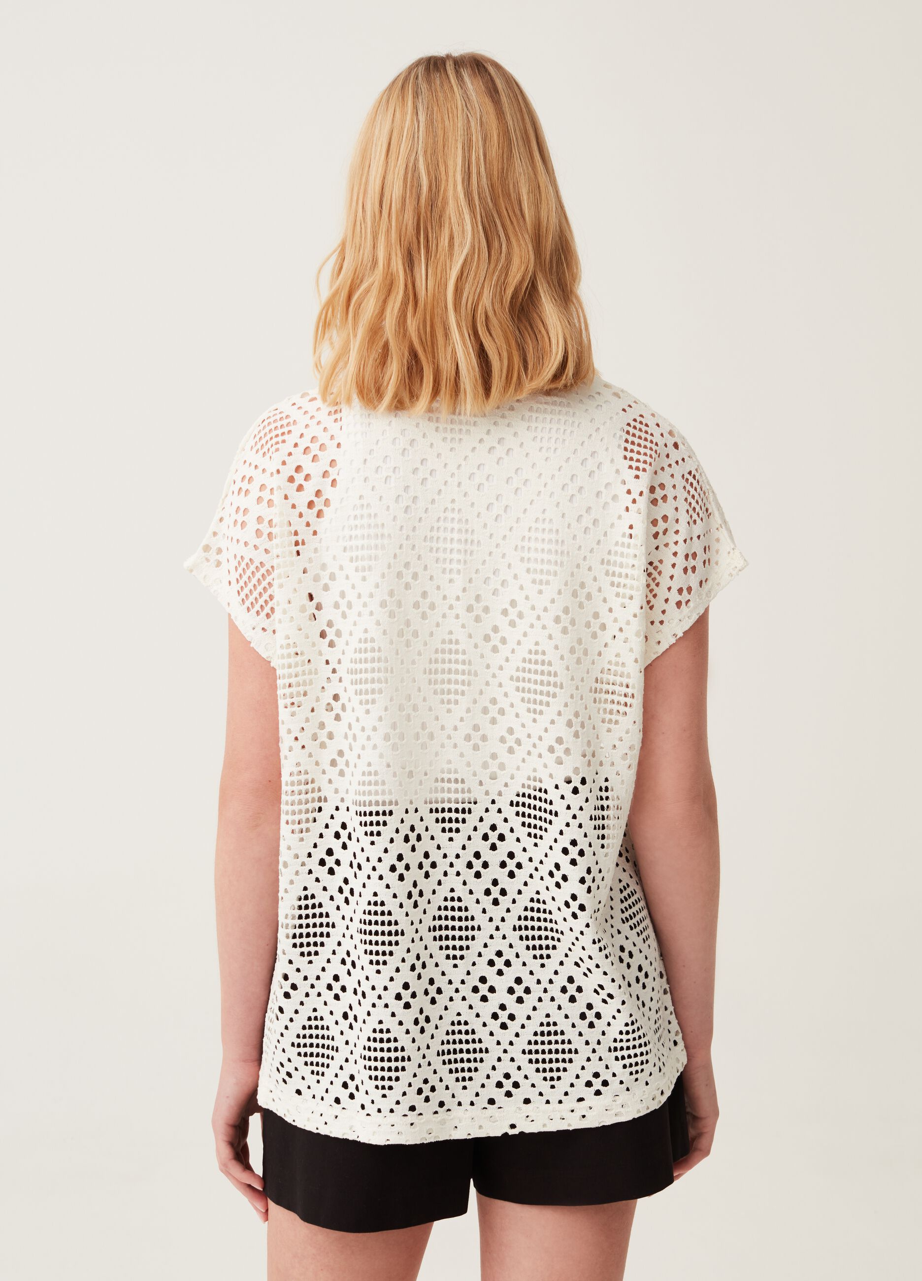 Cardigan crochet con maniche a kimono_2
