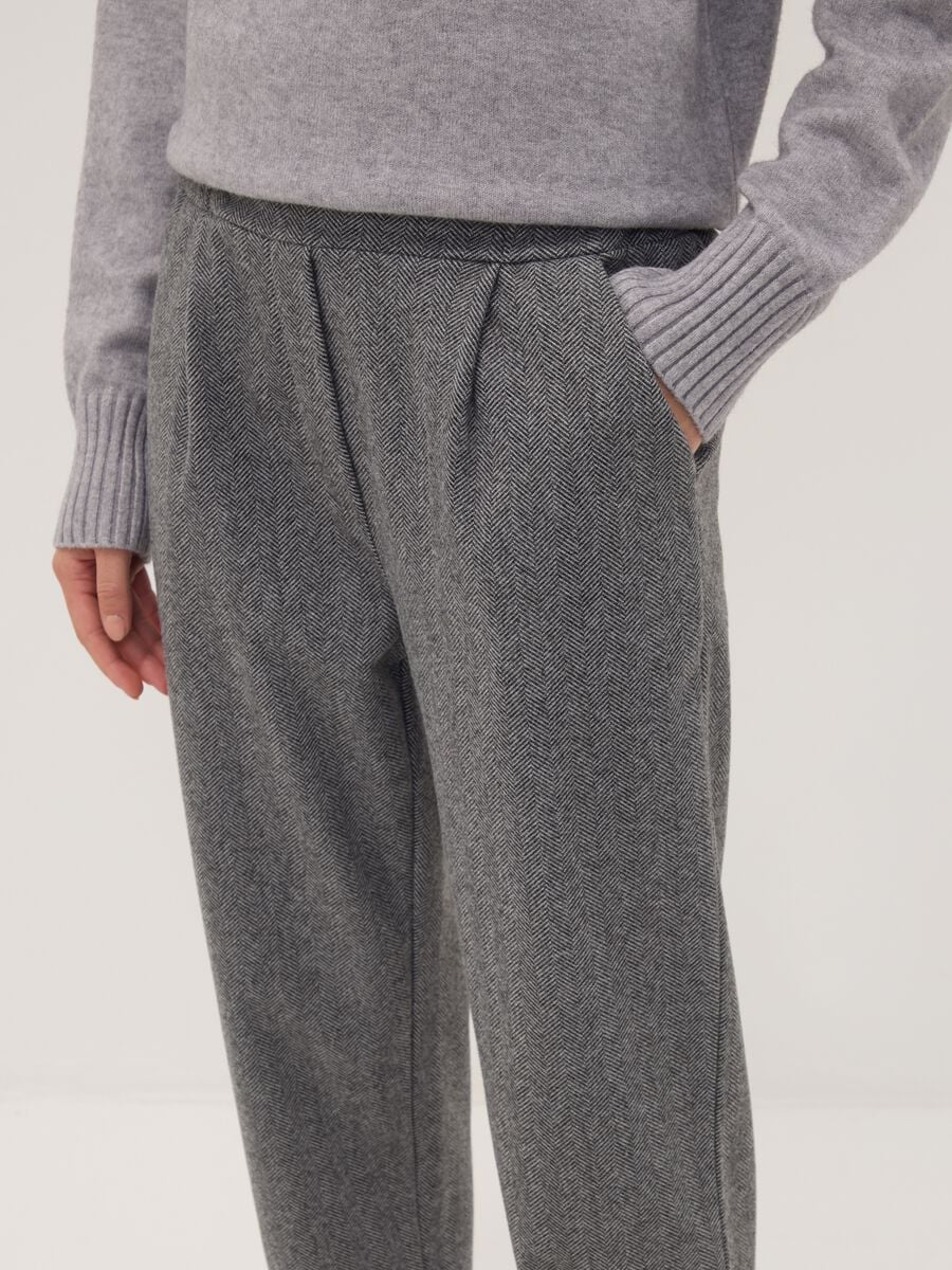 Grey regular-fit trousers with chevron pattern_2