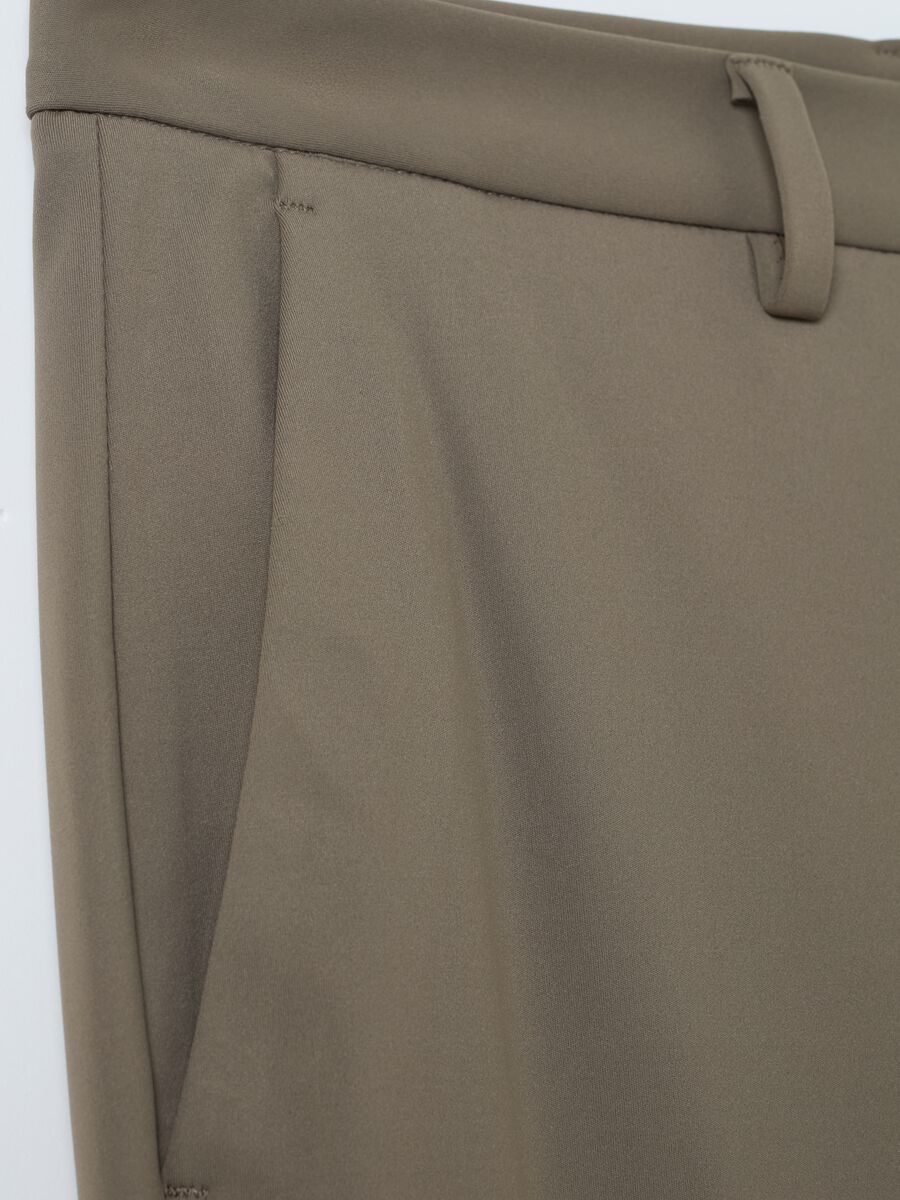 Tech chino trousers in technical fabric_5