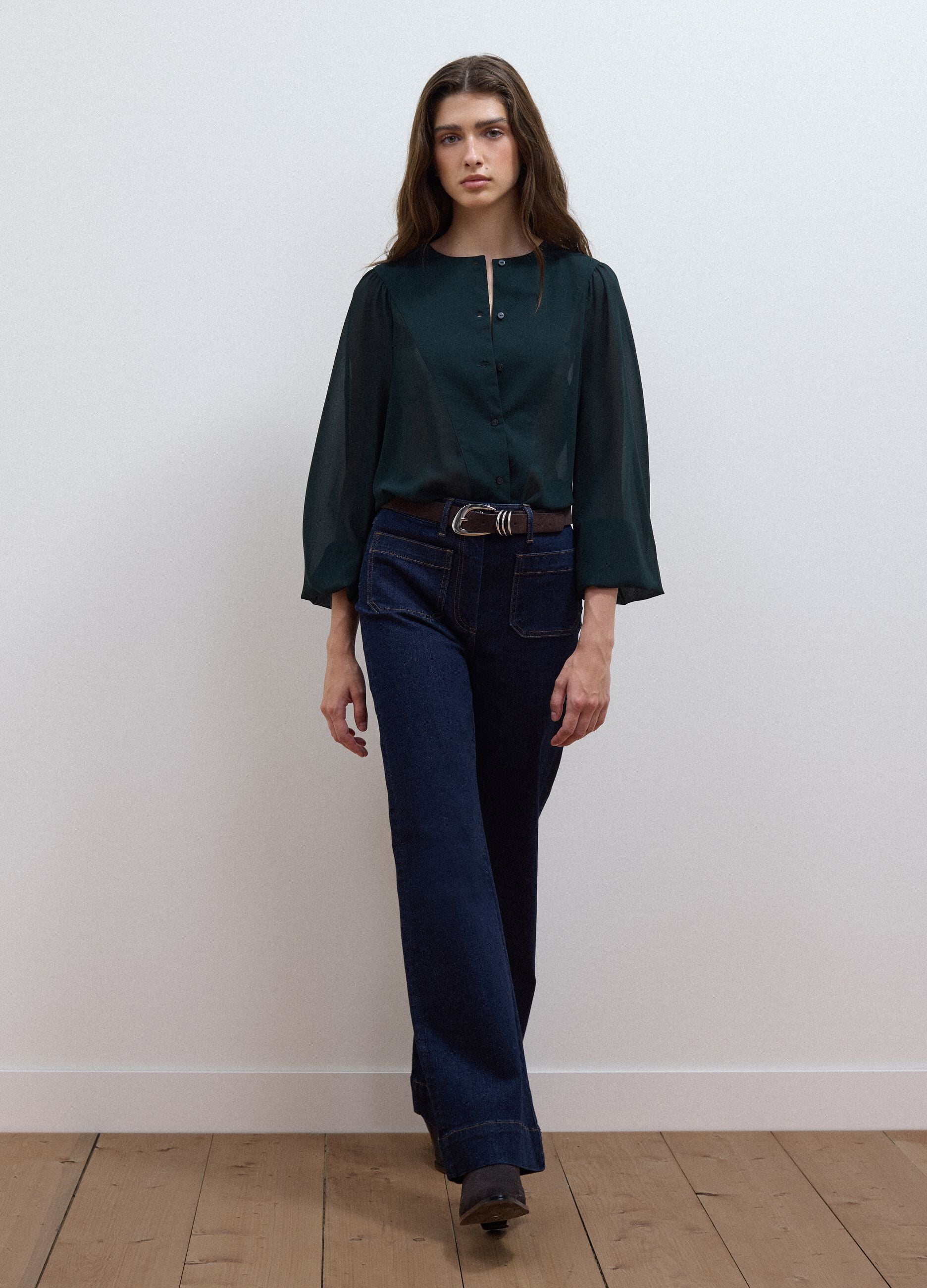 Green regular-fit shirt with buttons and long sleeves