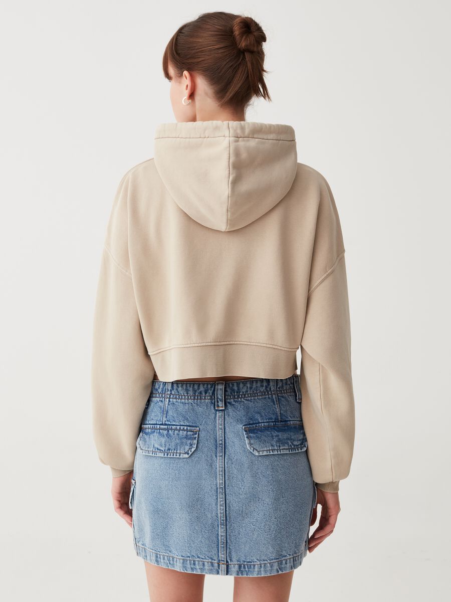 Felpa cropped full-zip con cappuccio_2
