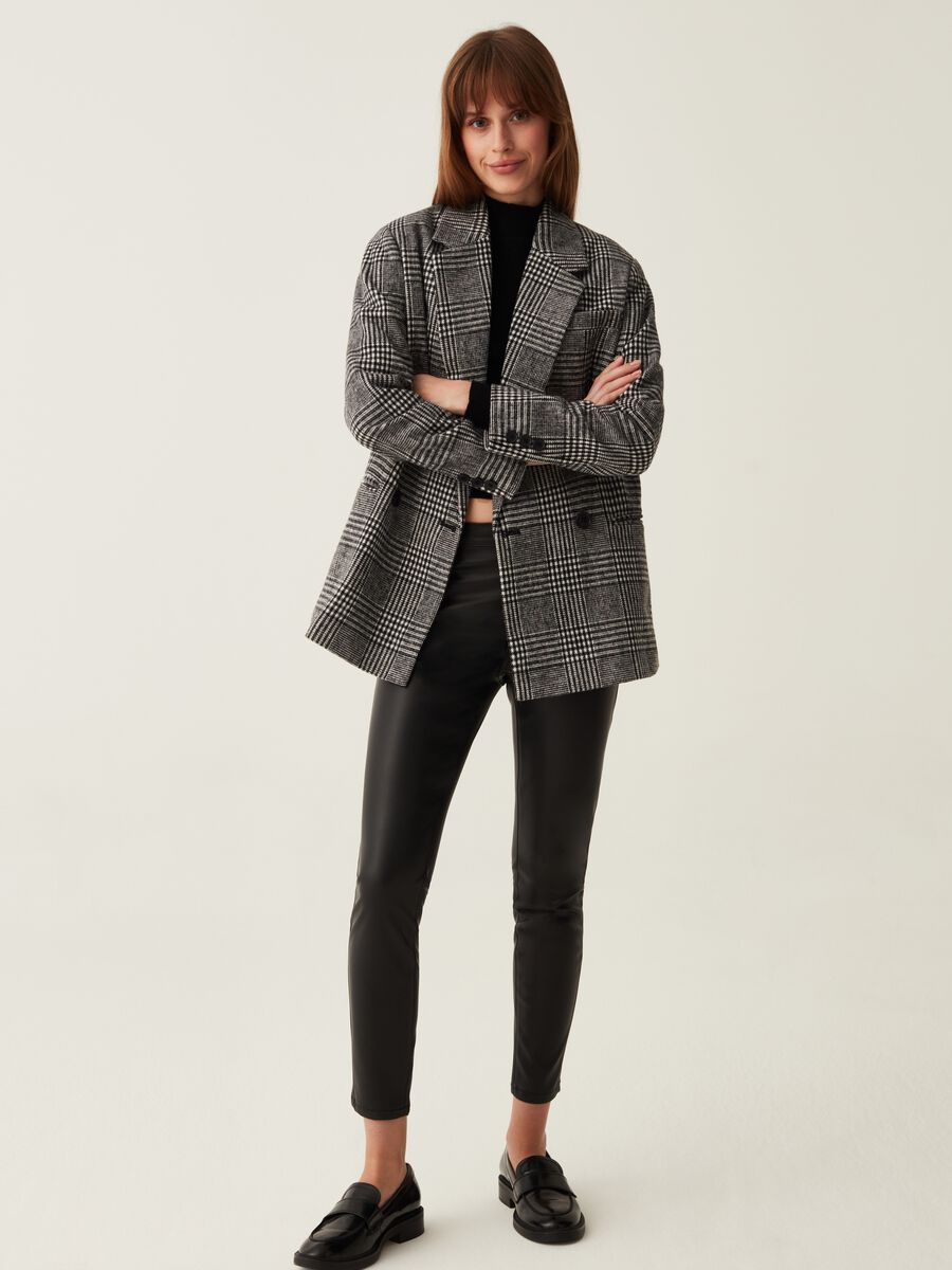 Pantaloni cropped skinny fit effetto lucido_0