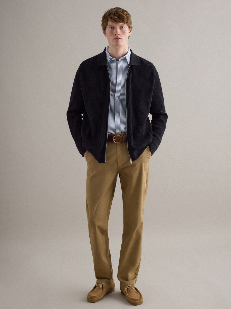 Pantaloni chino marrone in cotone elasticizzato slim fit_0