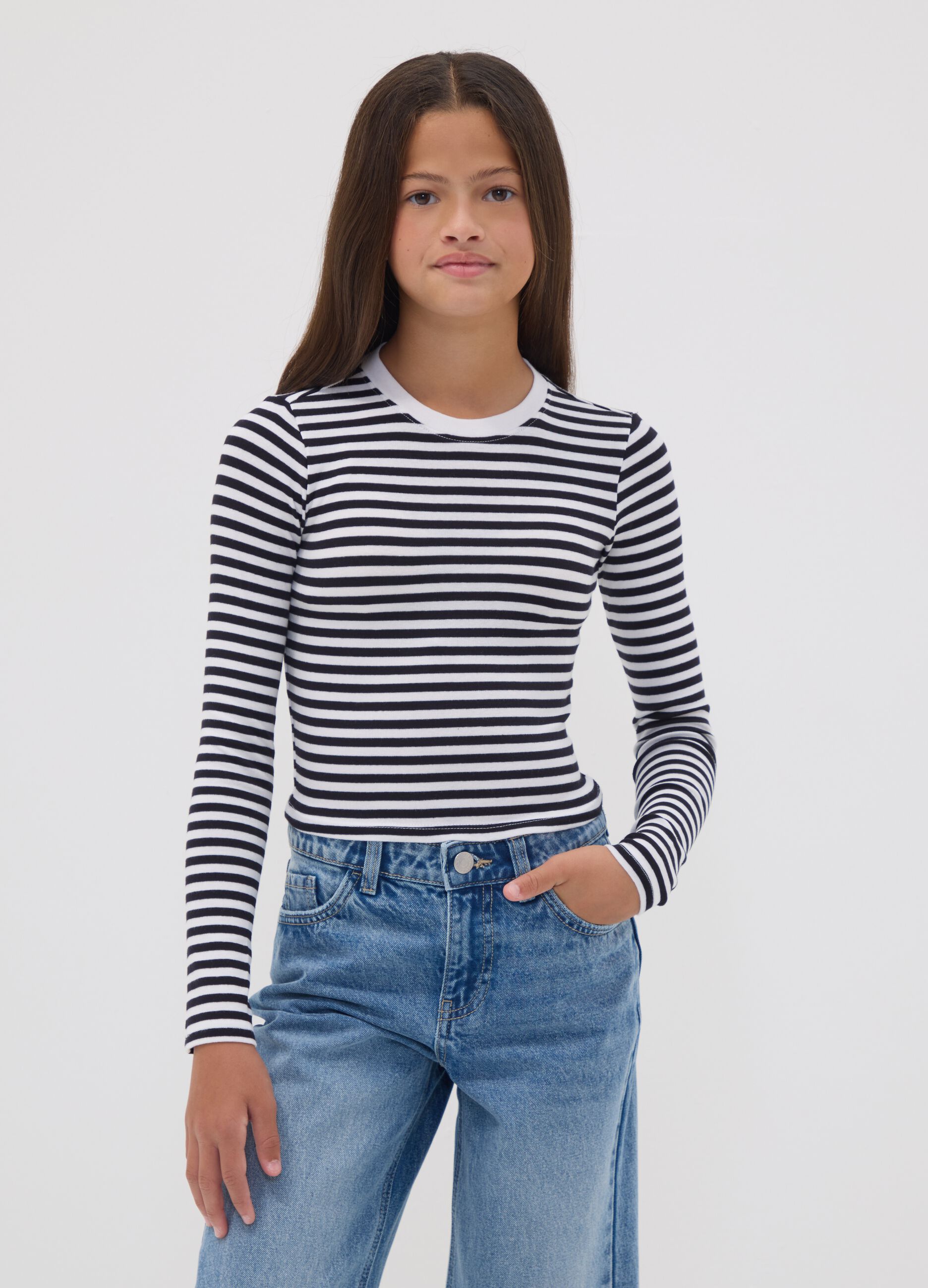 T-shirt nera a righe in cotone organico elasticizzato girocollo