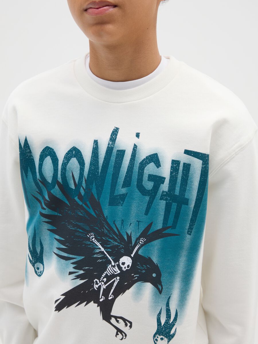 Boy's white sweatshirt with print in pure cotton oversized fit_2