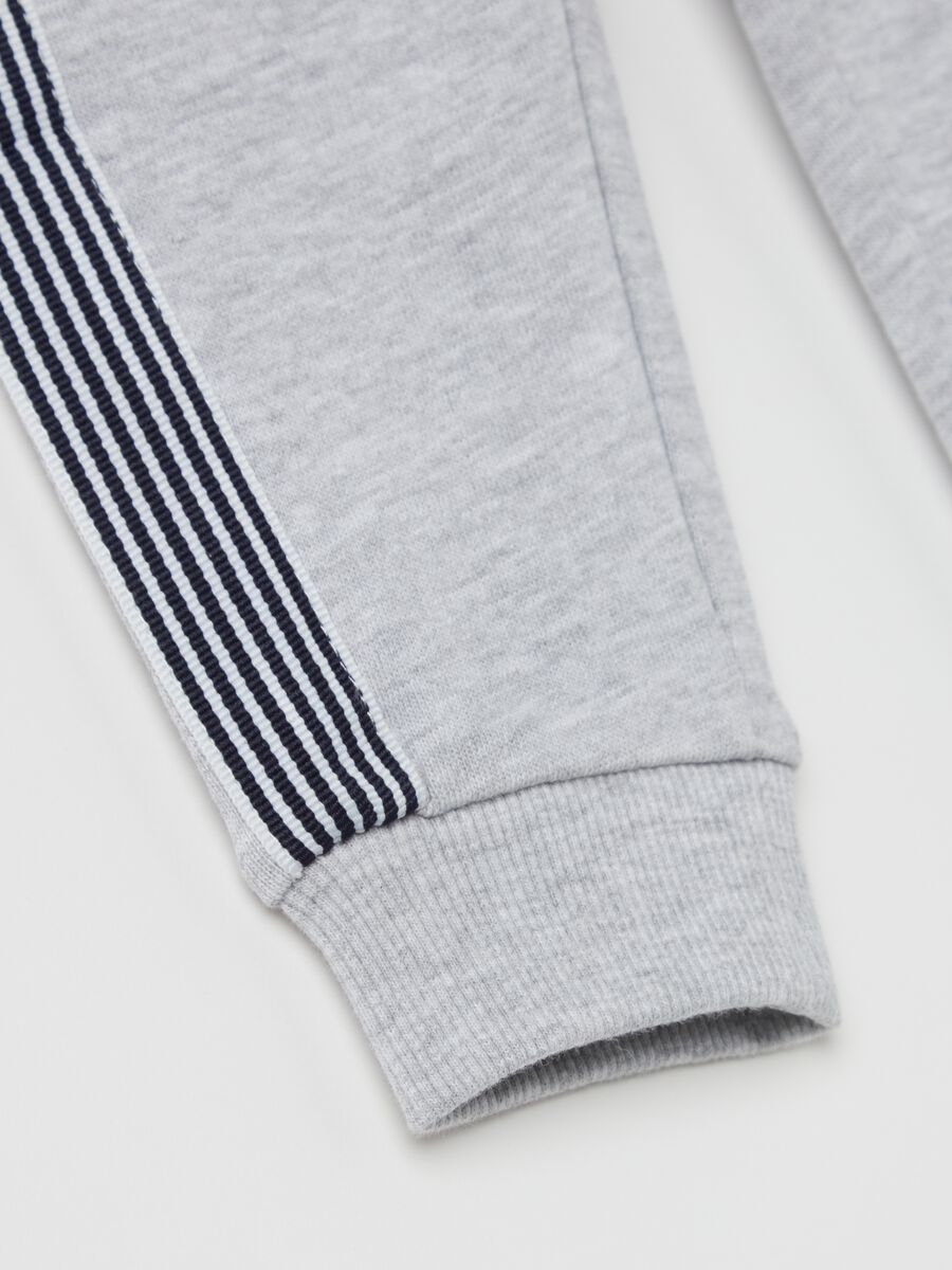 Joggers with striped inserts and drawstring_3