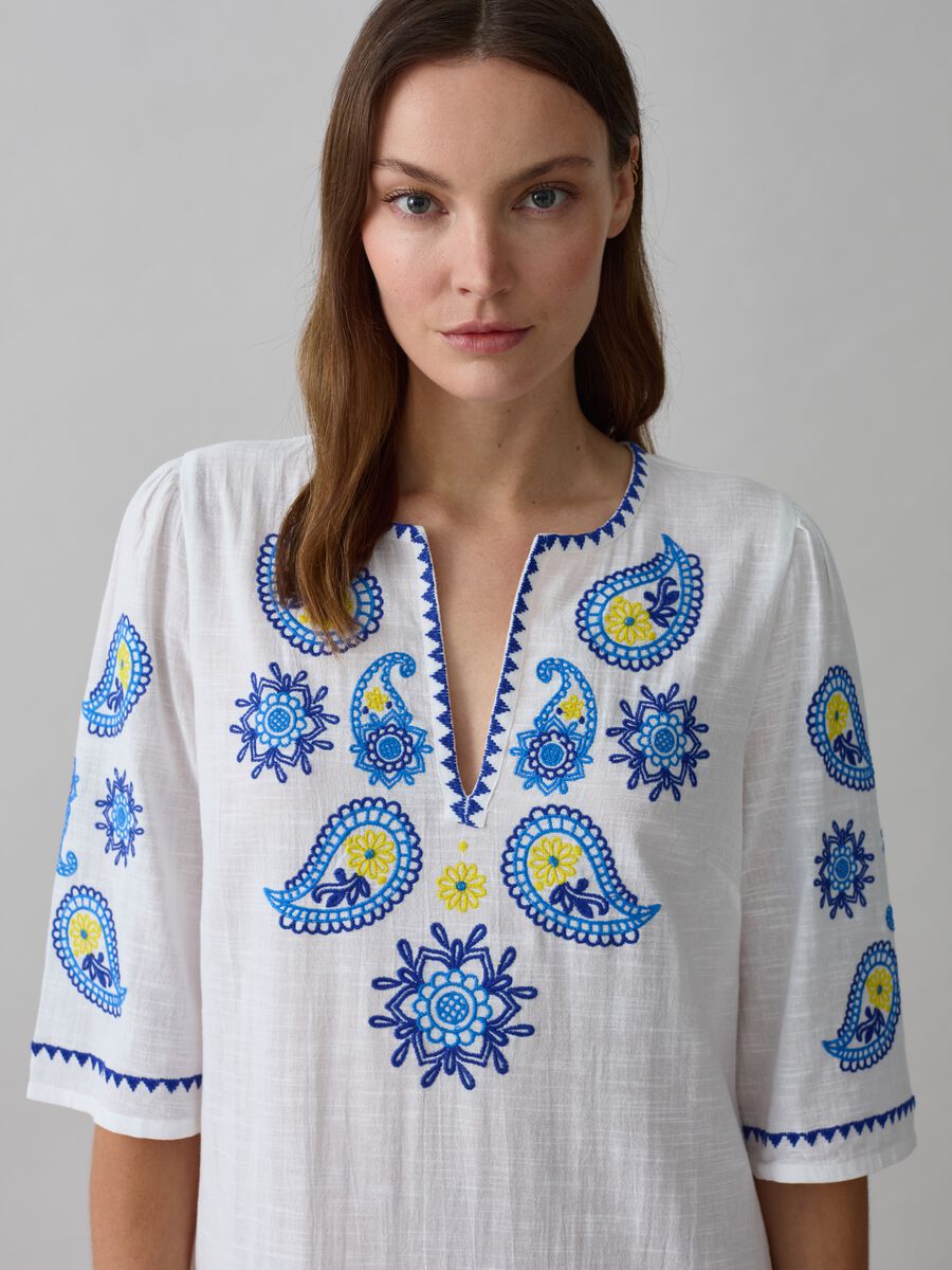 Long beach cover-up kaftan with paisley embroidery_1