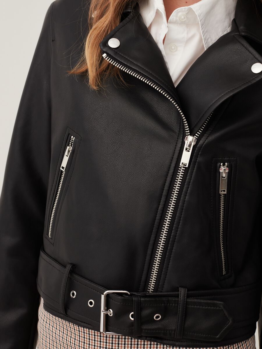 Giacca biker cropped effetto lucido_3