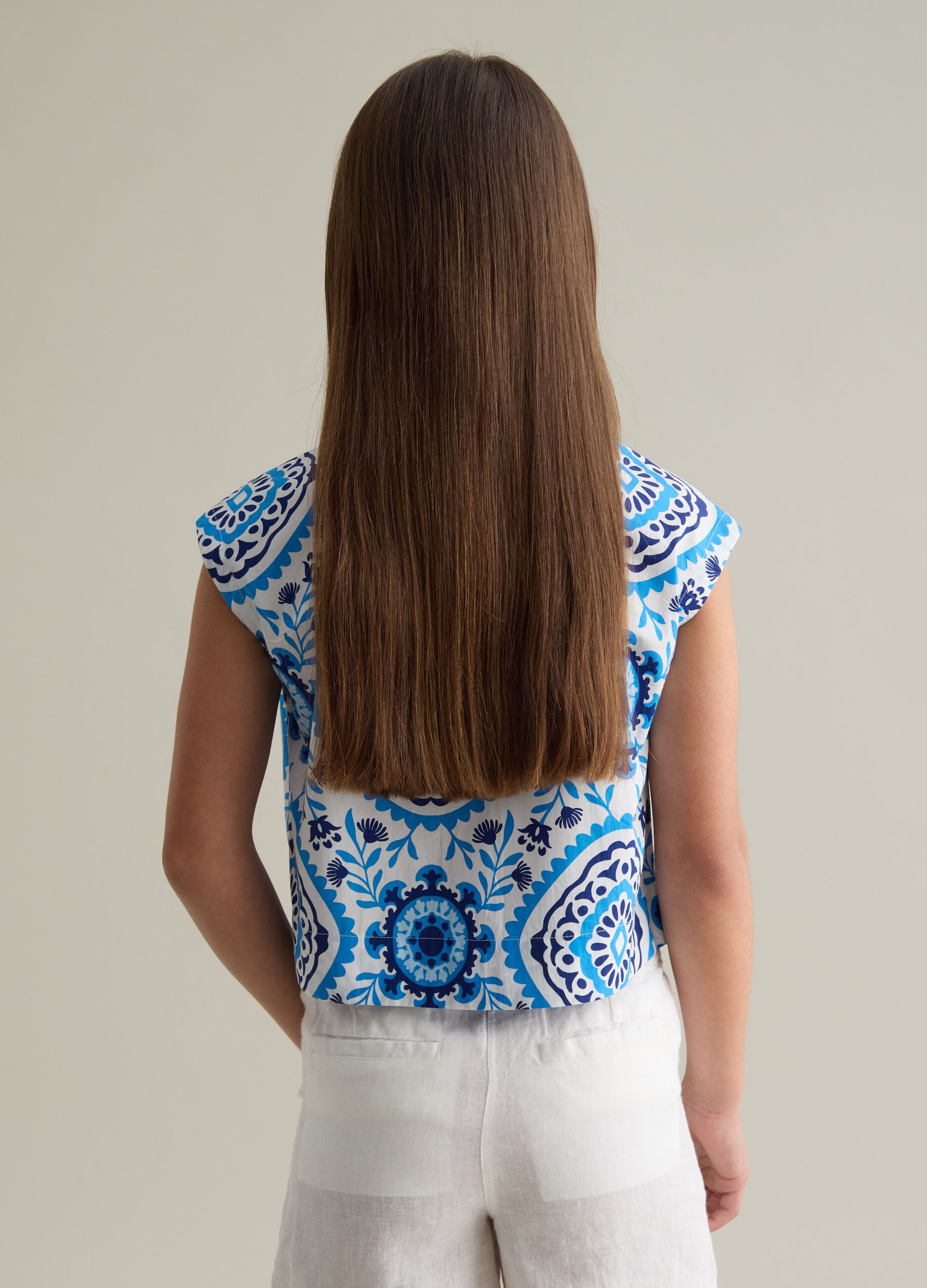 Sleeveless girl's shirt in multicolour pure cotton with print