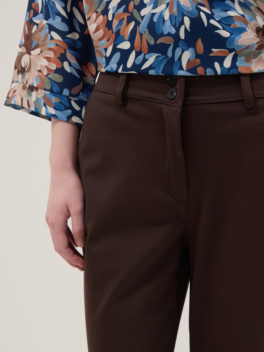 Pantaloni wide leg in misto cotone elasticizzato marroni regular fit_3
