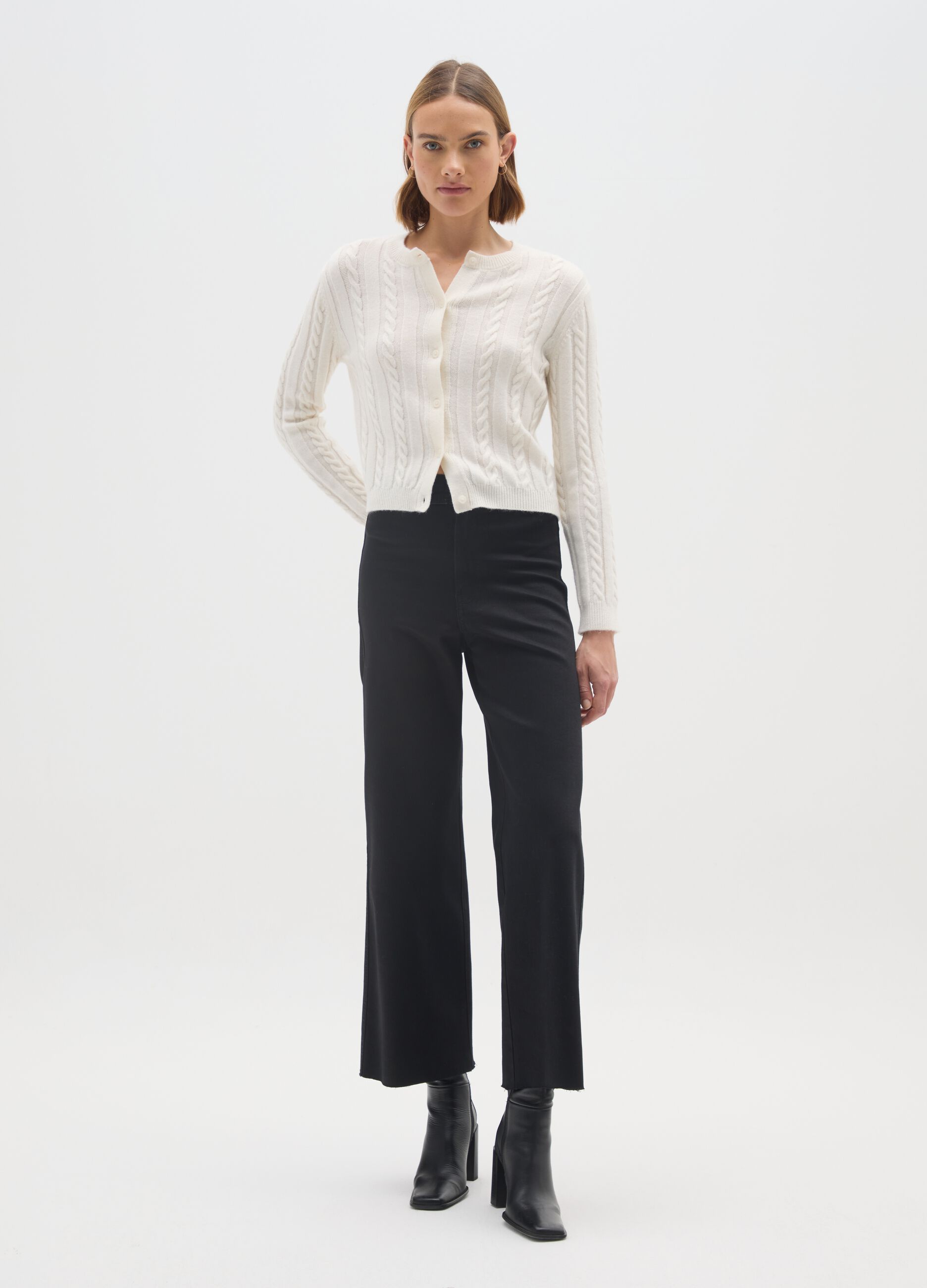 Black wide-leg trousers in stretch fabric