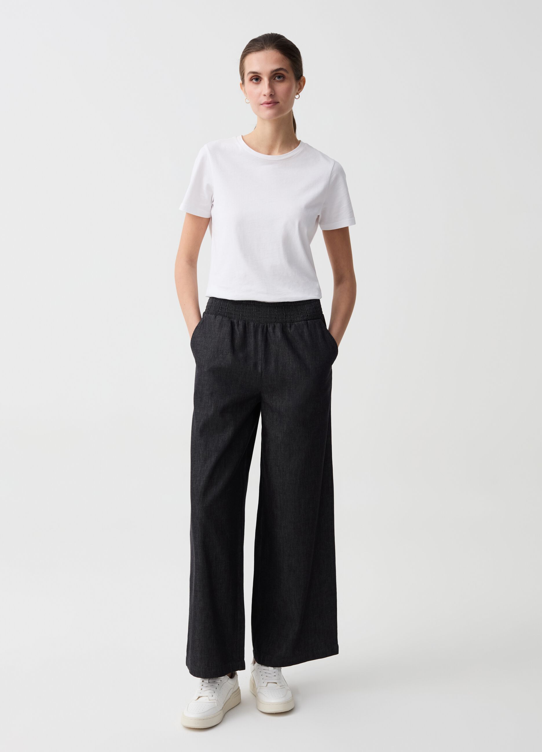 Wide-leg jeans in fluid fabric