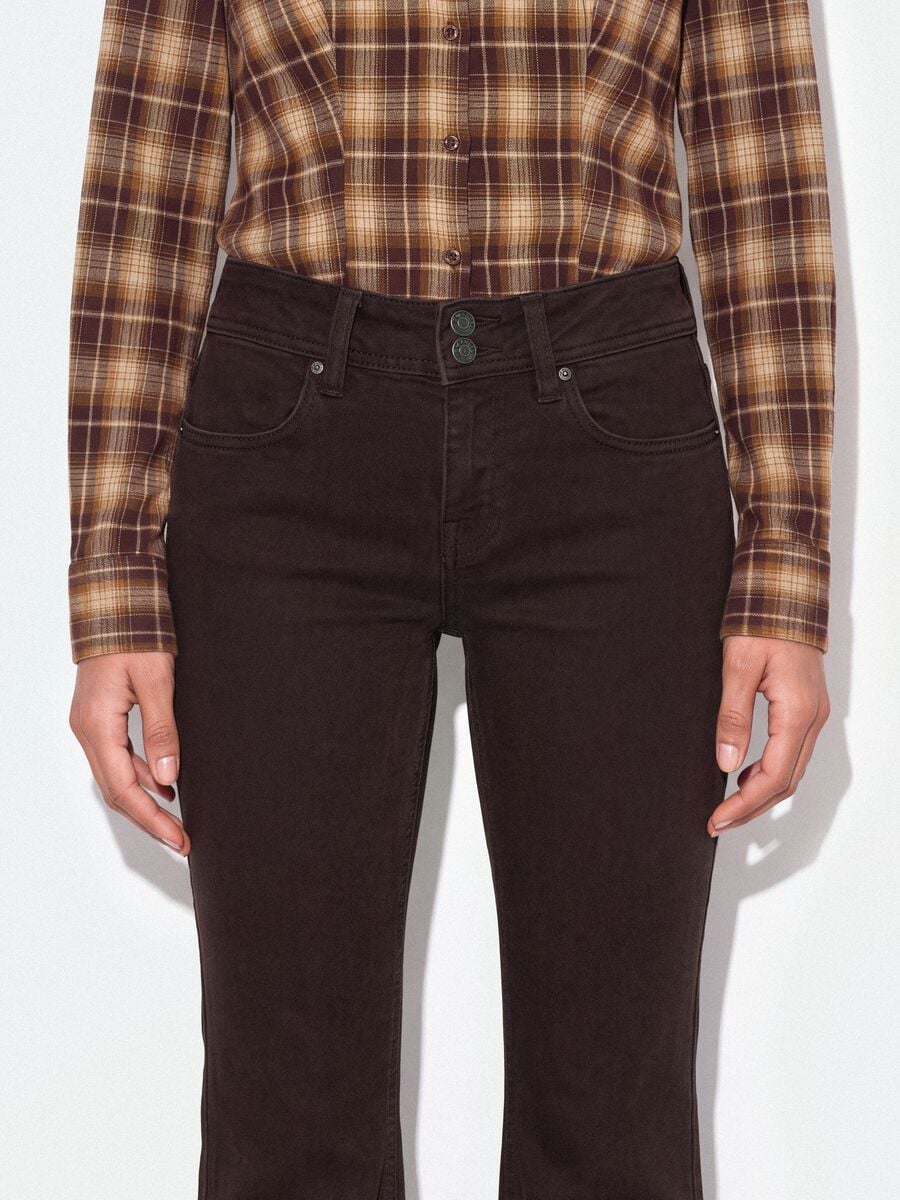 Jeans marroni flare in cotone elasticizzato_3