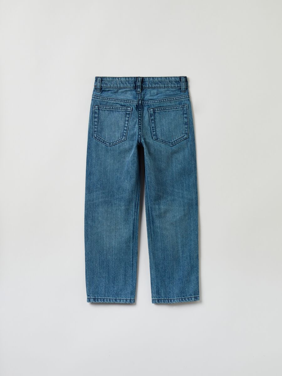 Jeans cinque tasche con patch e stampa_4